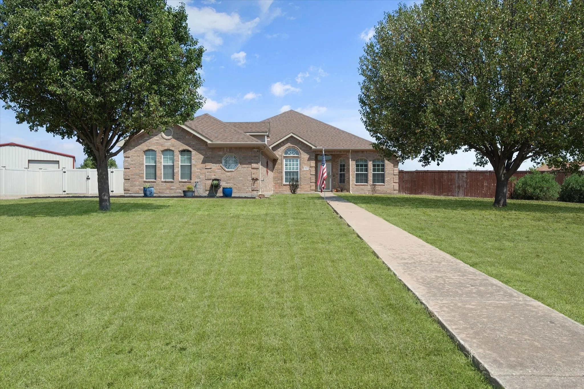 Single Family Residence For Sale in Ellis County , 8821 Mallory Court, Waxahachie, Texas 76065, 4 Bedroom, 2 Bathroom, 3 Garage spaces, 2,201 Sqft, built in 2005, mls#21369380, Real Estate Agent in Waxahachie, Homes For Sale in Ellis county, Homes For Sale in Waxahachie, Realtor in Waxahachie Texas, Real Estate Brokerage Independent Realty Texas, Luminita Cordes Realtor