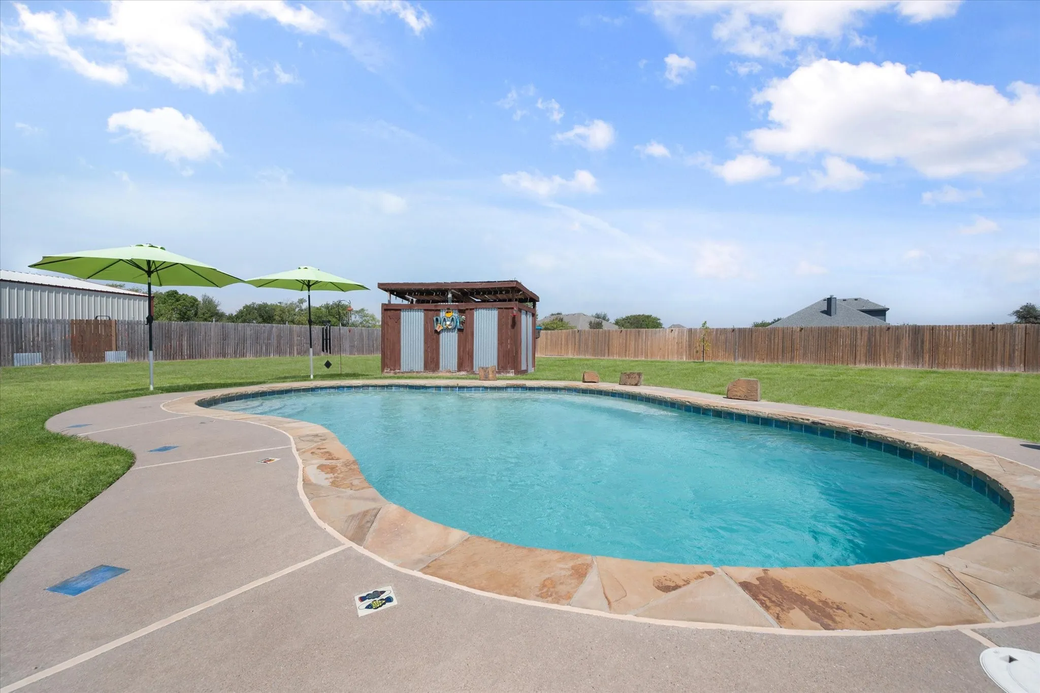 Single Family Residence For Sale in Ellis County , 8821 Mallory Court, Waxahachie, Texas 76065, 4 Bedroom, 2 Bathroom, 3 Garage spaces, 2,201 Sqft, built in 2005, mls#21369380, Real Estate Agent in Waxahachie, Homes For Sale in Ellis county, Homes For Sale in Waxahachie, Realtor in Waxahachie Texas, Real Estate Brokerage Independent Realty Texas, Luminita Cordes Realtor