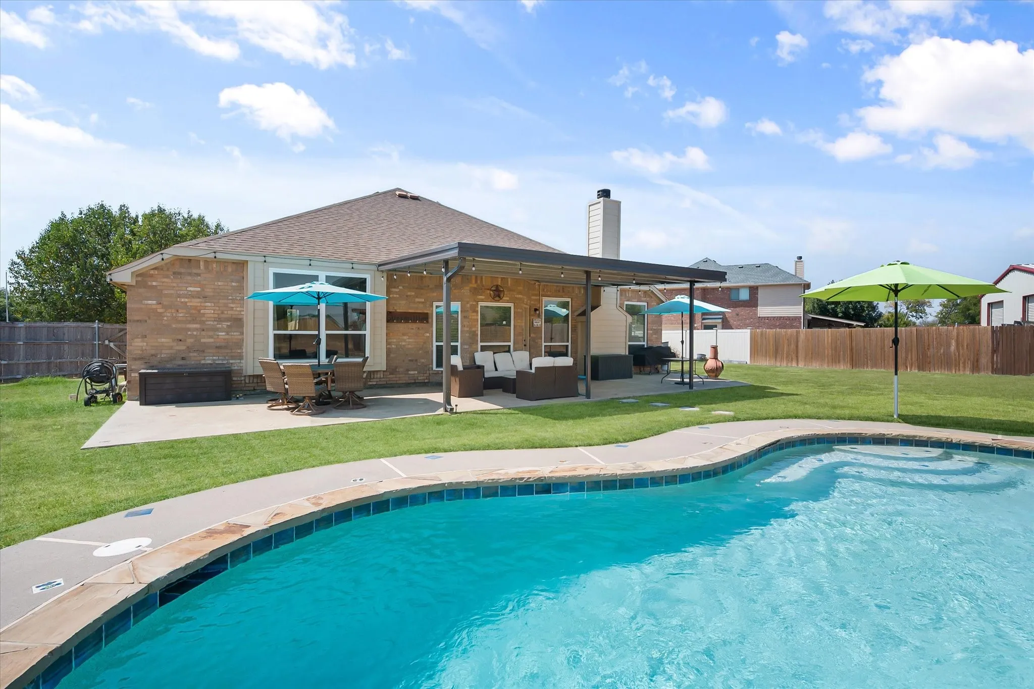 Single Family Residence For Sale in Ellis County , 8821 Mallory Court, Waxahachie, Texas 76065, 4 Bedroom, 2 Bathroom, 3 Garage spaces, 2,201 Sqft, built in 2005, mls#21369380, Real Estate Agent in Waxahachie, Homes For Sale in Ellis county, Homes For Sale in Waxahachie, Realtor in Waxahachie Texas, Real Estate Brokerage Independent Realty Texas, Luminita Cordes Realtor