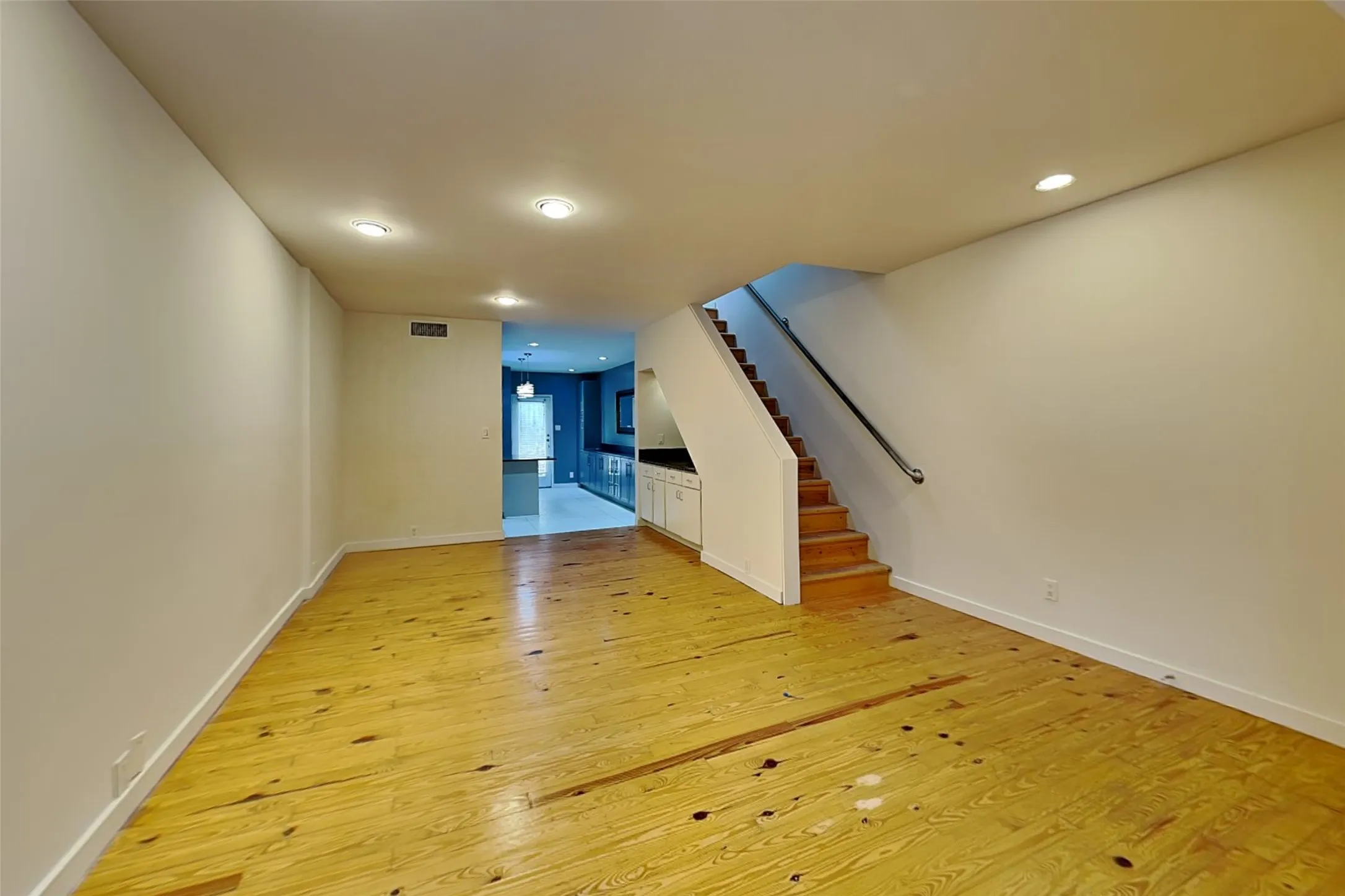 Apartment For Rent in Dallas County , 4241 Buena Vista Street 20, Dallas, Texas 75205, 2 Bedroom, 2 Bathroom, Garage spaces, 1,163 Sqft, built in 1994, mls#21374617, Real Estate Agent in Dallas, Homes For Rent in Dallas county, Homes For Rent in Dallas, Realtor in Dallas Texas, Real Estate Brokerage Independent Realty Texas, Luminita Cordes Realtor