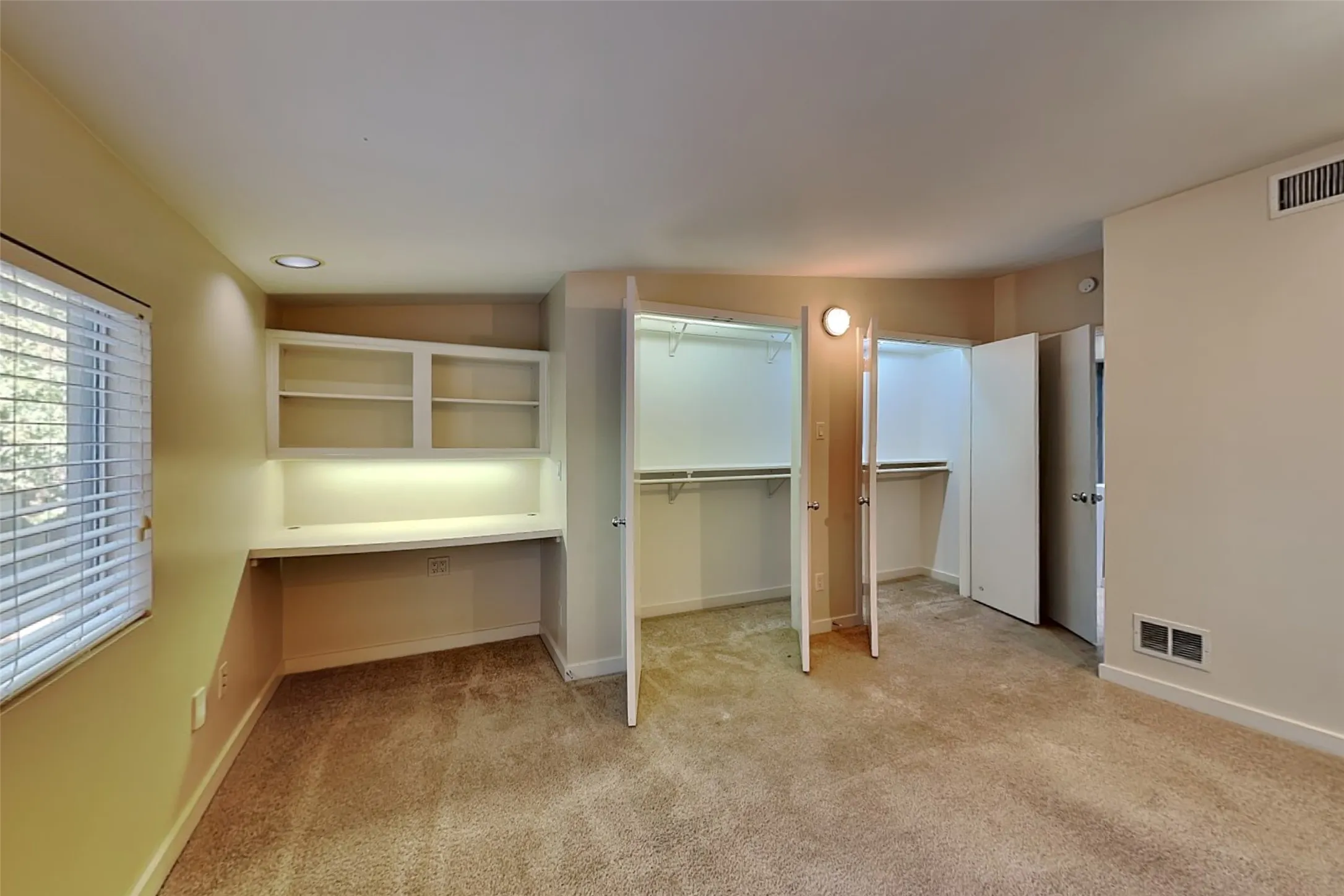 Apartment For Rent in Dallas County , 4241 Buena Vista Street 20, Dallas, Texas 75205, 2 Bedroom, 2 Bathroom, Garage spaces, 1,163 Sqft, built in 1994, mls#21374617, Real Estate Agent in Dallas, Homes For Rent in Dallas county, Homes For Rent in Dallas, Realtor in Dallas Texas, Real Estate Brokerage Independent Realty Texas, Luminita Cordes Realtor