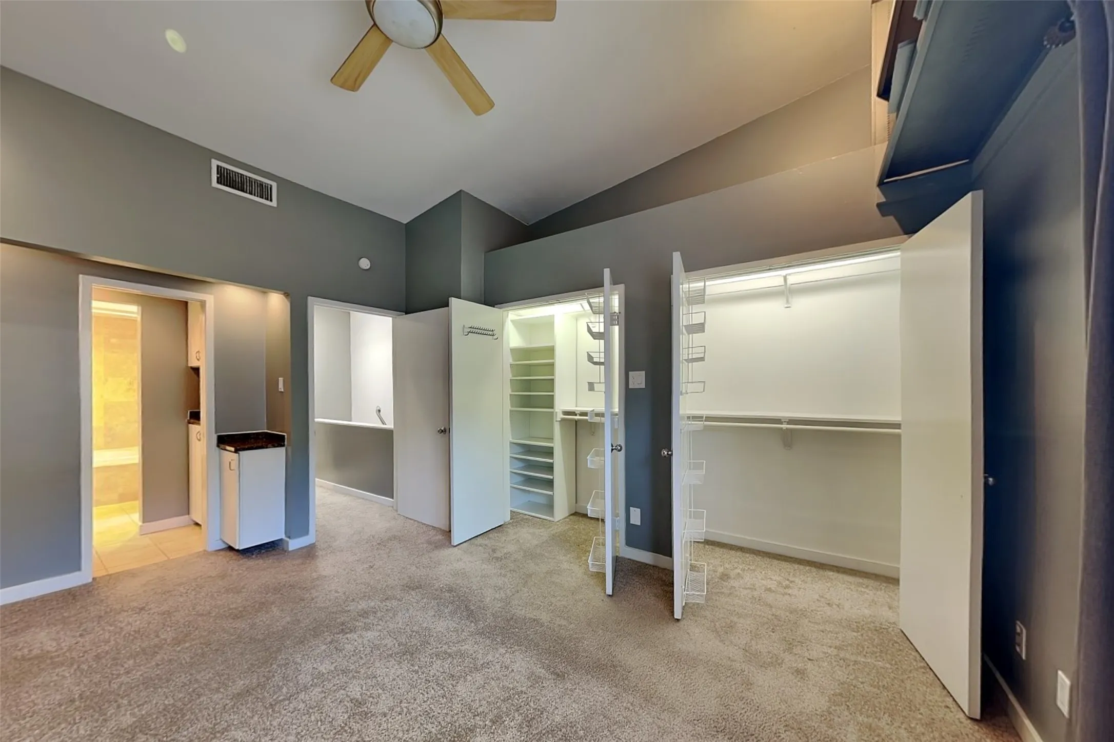 Apartment For Rent in Dallas County , 4241 Buena Vista Street 20, Dallas, Texas 75205, 2 Bedroom, 2 Bathroom, Garage spaces, 1,163 Sqft, built in 1994, mls#21374617, Real Estate Agent in Dallas, Homes For Rent in Dallas county, Homes For Rent in Dallas, Realtor in Dallas Texas, Real Estate Brokerage Independent Realty Texas, Luminita Cordes Realtor