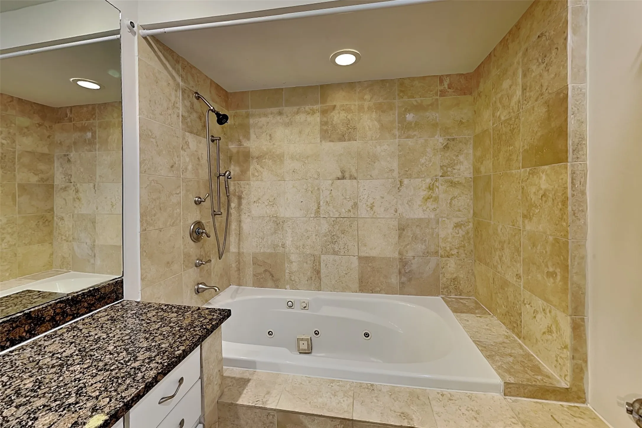 Apartment For Rent in Dallas County , 4241 Buena Vista Street 20, Dallas, Texas 75205, 2 Bedroom, 2 Bathroom, Garage spaces, 1,163 Sqft, built in 1994, mls#21374617, Real Estate Agent in Dallas, Homes For Rent in Dallas county, Homes For Rent in Dallas, Realtor in Dallas Texas, Real Estate Brokerage Independent Realty Texas, Luminita Cordes Realtor