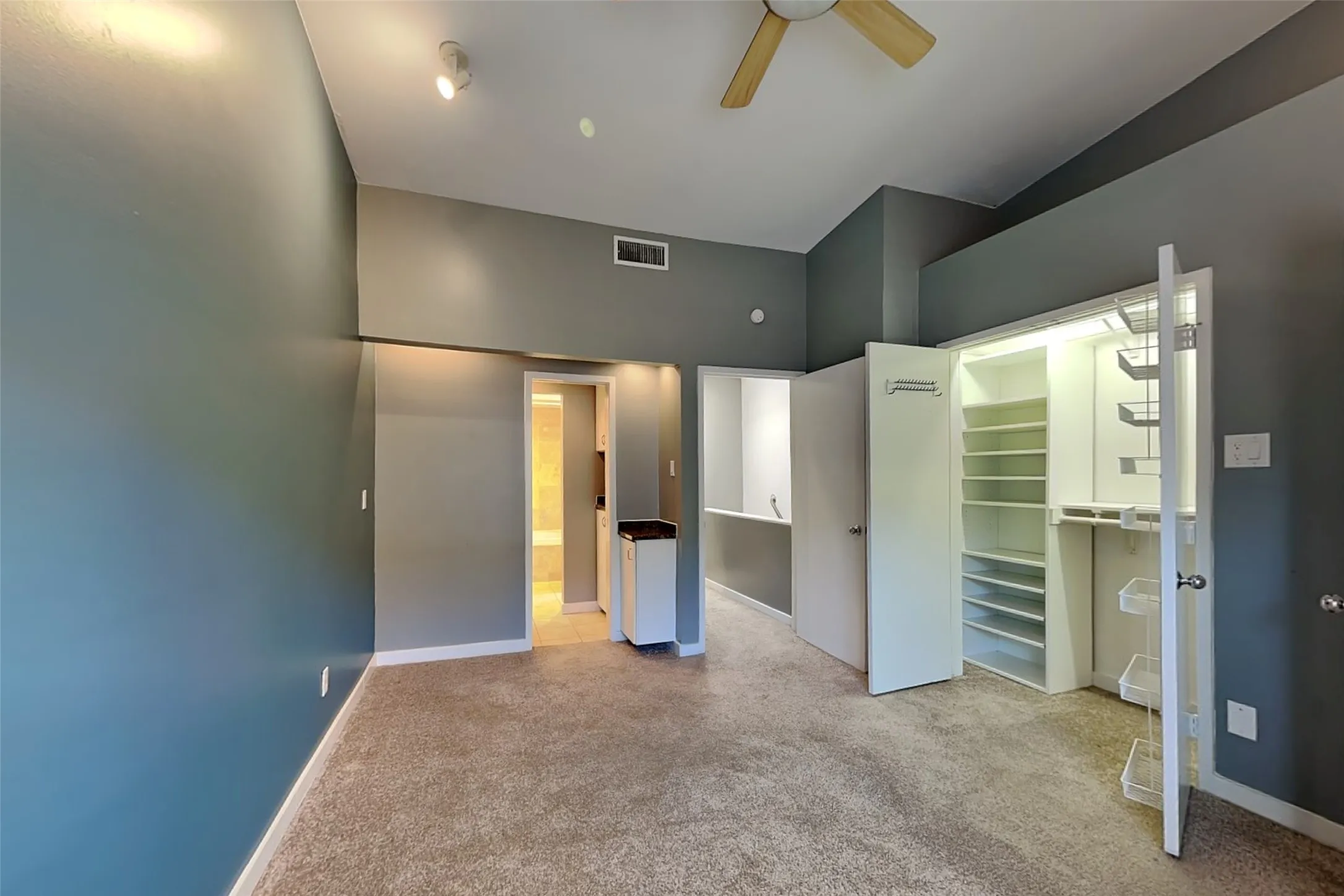 Apartment For Rent in Dallas County , 4241 Buena Vista Street 20, Dallas, Texas 75205, 2 Bedroom, 2 Bathroom, Garage spaces, 1,163 Sqft, built in 1994, mls#21374617, Real Estate Agent in Dallas, Homes For Rent in Dallas county, Homes For Rent in Dallas, Realtor in Dallas Texas, Real Estate Brokerage Independent Realty Texas, Luminita Cordes Realtor