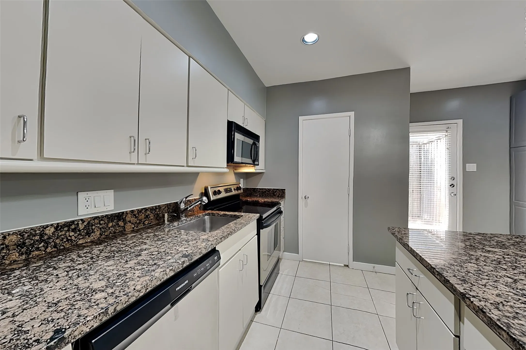 Apartment For Rent in Dallas County , 4241 Buena Vista Street 20, Dallas, Texas 75205, 2 Bedroom, 2 Bathroom, Garage spaces, 1,163 Sqft, built in 1994, mls#21374617, Real Estate Agent in Dallas, Homes For Rent in Dallas county, Homes For Rent in Dallas, Realtor in Dallas Texas, Real Estate Brokerage Independent Realty Texas, Luminita Cordes Realtor