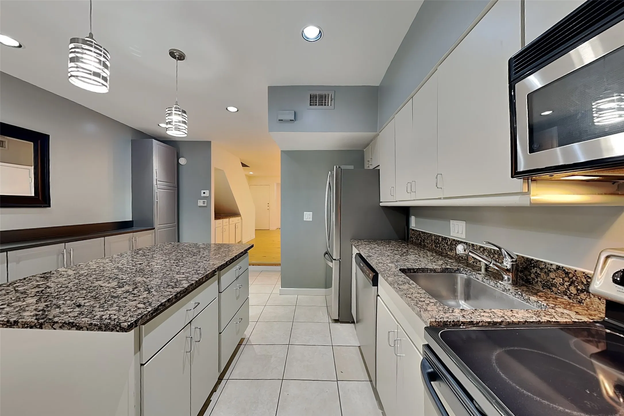 Apartment For Rent in Dallas County , 4241 Buena Vista Street 20, Dallas, Texas 75205, 2 Bedroom, 2 Bathroom, Garage spaces, 1,163 Sqft, built in 1994, mls#21374617, Real Estate Agent in Dallas, Homes For Rent in Dallas county, Homes For Rent in Dallas, Realtor in Dallas Texas, Real Estate Brokerage Independent Realty Texas, Luminita Cordes Realtor