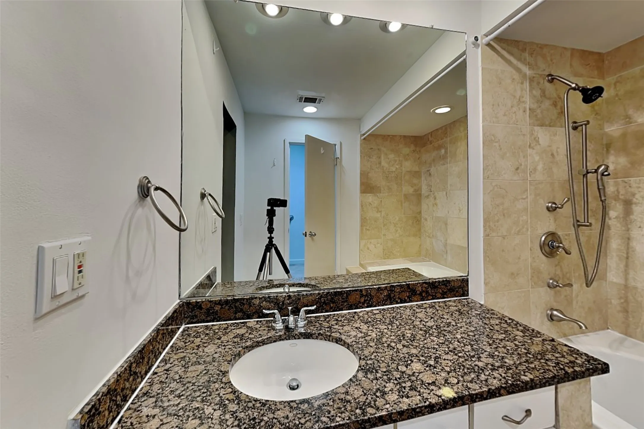 Apartment For Rent in Dallas County , 4241 Buena Vista Street 20, Dallas, Texas 75205, 2 Bedroom, 2 Bathroom, Garage spaces, 1,163 Sqft, built in 1994, mls#21374617, Real Estate Agent in Dallas, Homes For Rent in Dallas county, Homes For Rent in Dallas, Realtor in Dallas Texas, Real Estate Brokerage Independent Realty Texas, Luminita Cordes Realtor