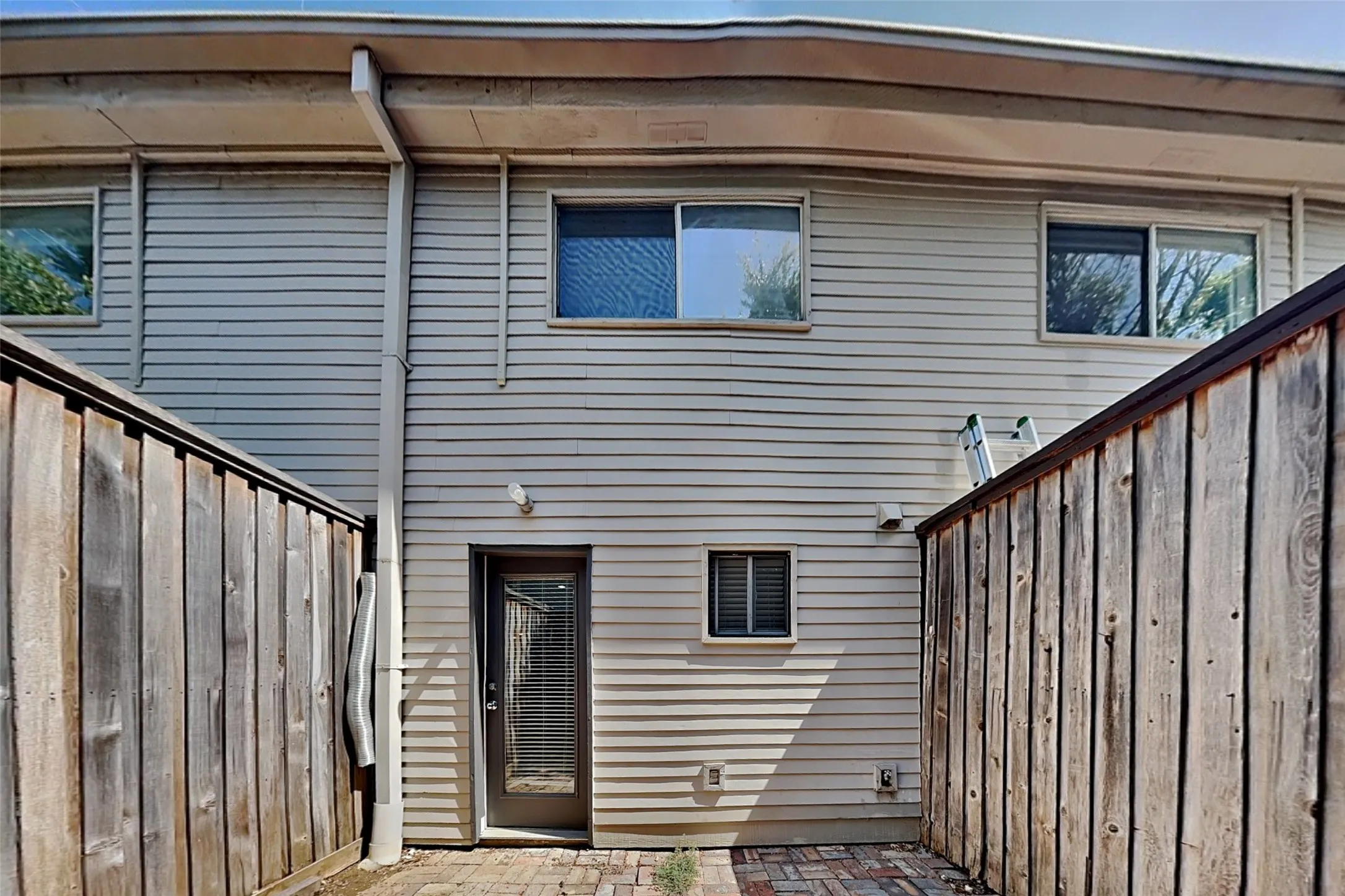 Apartment For Rent in Dallas County , 4241 Buena Vista Street 20, Dallas, Texas 75205, 2 Bedroom, 2 Bathroom, Garage spaces, 1,163 Sqft, built in 1994, mls#21374617, Real Estate Agent in Dallas, Homes For Rent in Dallas county, Homes For Rent in Dallas, Realtor in Dallas Texas, Real Estate Brokerage Independent Realty Texas, Luminita Cordes Realtor