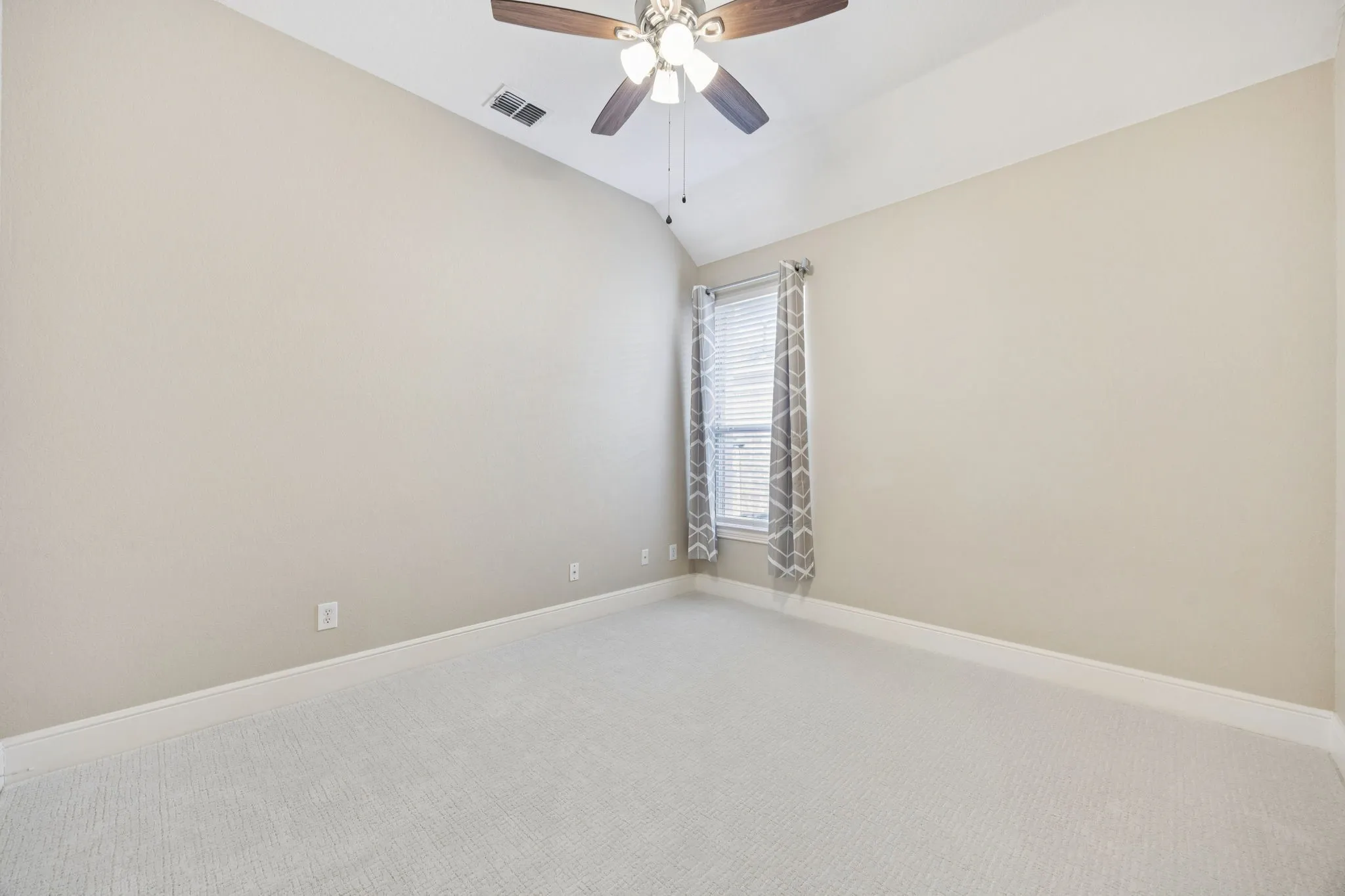 Single Family Residence For Sale in Collin County , 850 Wind Brook Lane, Prosper, Texas 75078, 4 Bedroom, 3 Bathroom, 2 Garage spaces, 3,228 Sqft, built in 2005, mls#21374882, Real Estate Agent in Prosper, Homes For Sale in Collin county, Homes For Sale in Prosper, Realtor in Prosper Texas, Real Estate Brokerage Independent Realty Texas, Luminita Cordes Realtor