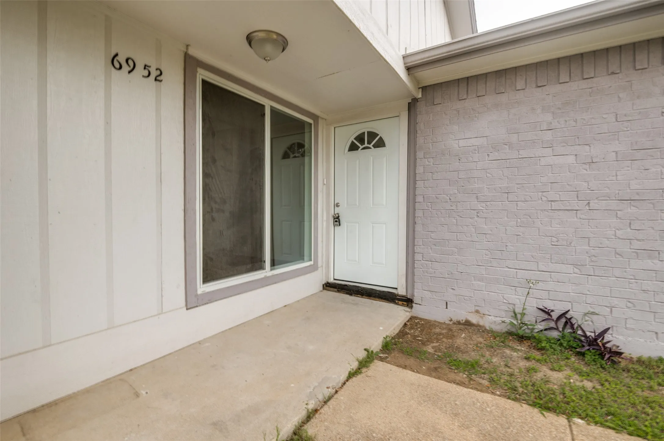Inviting front entrance.