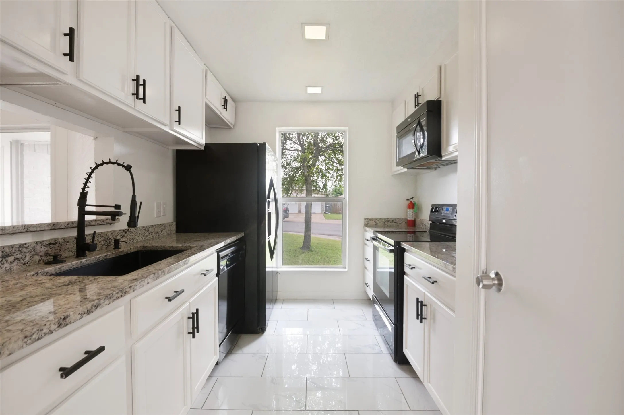 Fully renovated/equipped kitchen including under cabinet lighting.