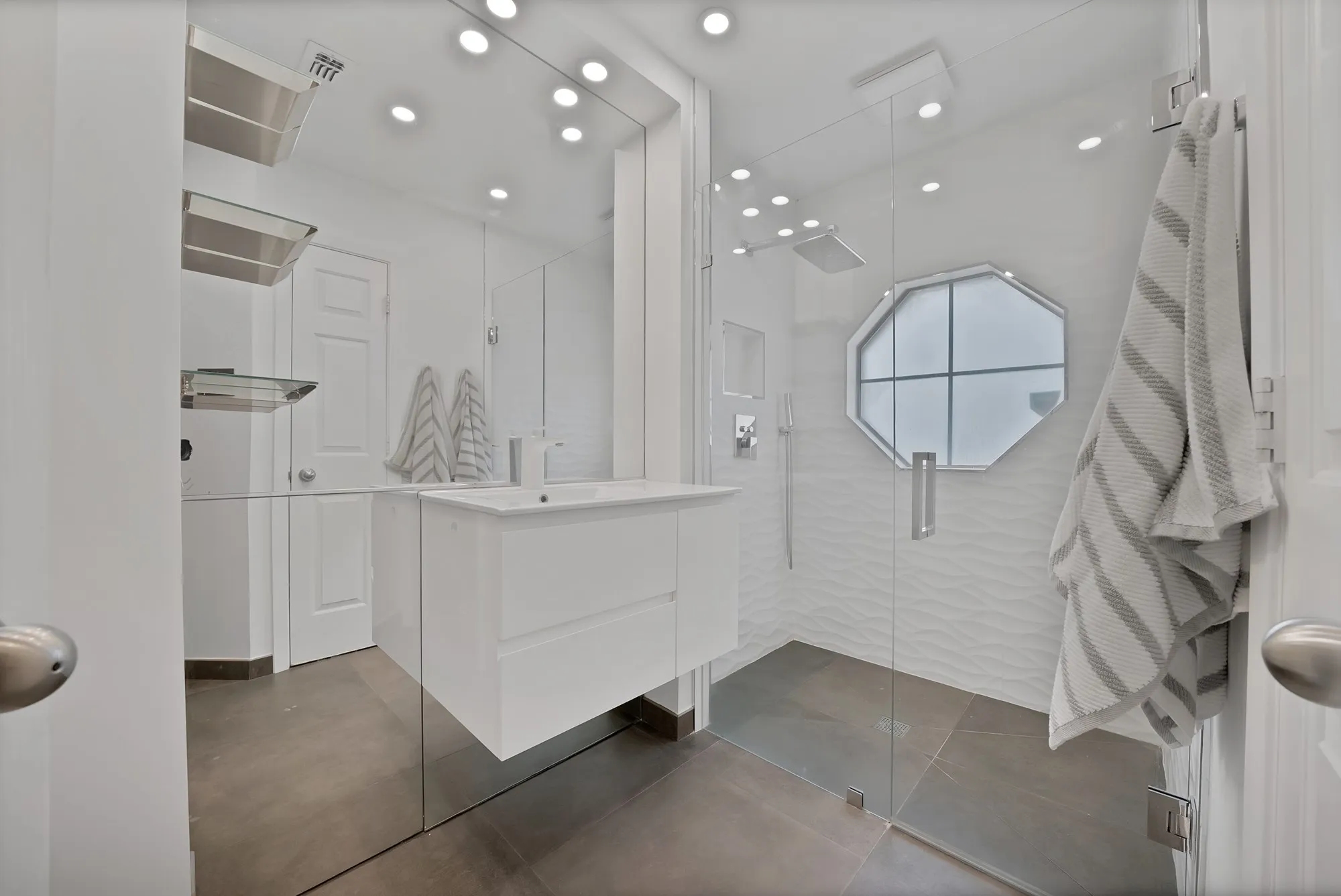Single Family Residence For Rent in Tarrant County , 409 Bryce Lane, Arlington, Texas 76013, 3 Bedroom, 2 Bathroom, 2 Garage spaces, 1,989 Sqft, built in 1993, mls#21374946, Real Estate Agent in Arlington, Homes For Rent in Tarrant county, Homes For Rent in Arlington, Realtor in Arlington Texas, Real Estate Brokerage Independent Realty Texas, Luminita Cordes Realtor