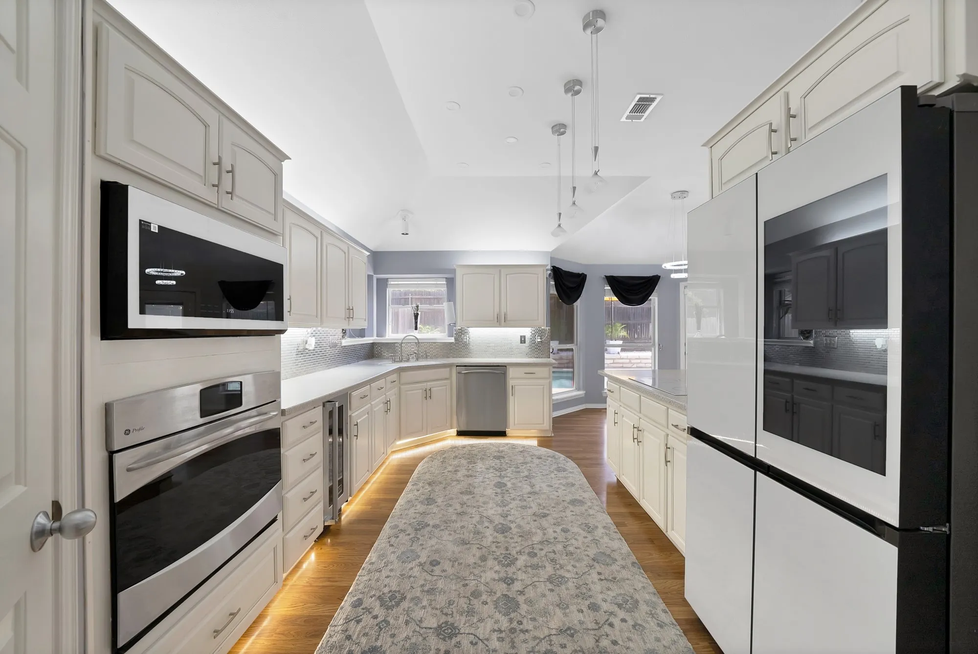 Single Family Residence For Rent in Tarrant County , 409 Bryce Lane, Arlington, Texas 76013, 3 Bedroom, 2 Bathroom, 2 Garage spaces, 1,989 Sqft, built in 1993, mls#21374946, Real Estate Agent in Arlington, Homes For Rent in Tarrant county, Homes For Rent in Arlington, Realtor in Arlington Texas, Real Estate Brokerage Independent Realty Texas, Luminita Cordes Realtor