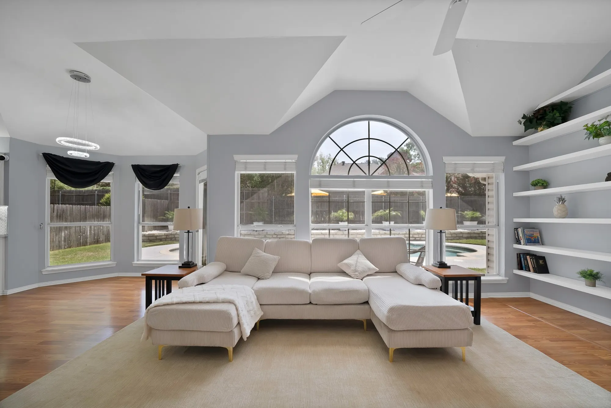 Single Family Residence For Rent in Tarrant County , 409 Bryce Lane, Arlington, Texas 76013, 3 Bedroom, 2 Bathroom, 2 Garage spaces, 1,989 Sqft, built in 1993, mls#21374946, Real Estate Agent in Arlington, Homes For Rent in Tarrant county, Homes For Rent in Arlington, Realtor in Arlington Texas, Real Estate Brokerage Independent Realty Texas, Luminita Cordes Realtor
