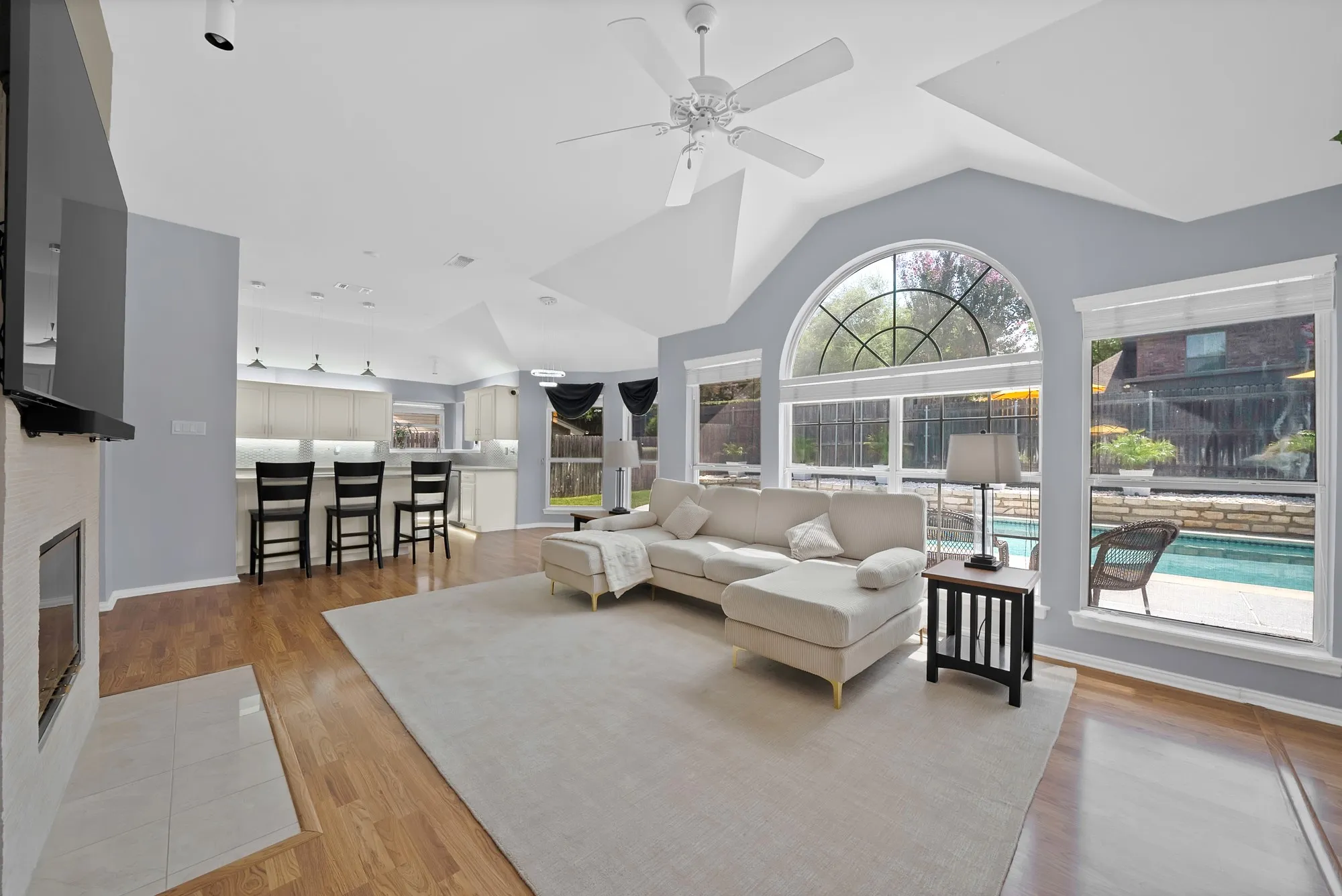 Single Family Residence For Rent in Tarrant County , 409 Bryce Lane, Arlington, Texas 76013, 3 Bedroom, 2 Bathroom, 2 Garage spaces, 1,989 Sqft, built in 1993, mls#21374946, Real Estate Agent in Arlington, Homes For Rent in Tarrant county, Homes For Rent in Arlington, Realtor in Arlington Texas, Real Estate Brokerage Independent Realty Texas, Luminita Cordes Realtor