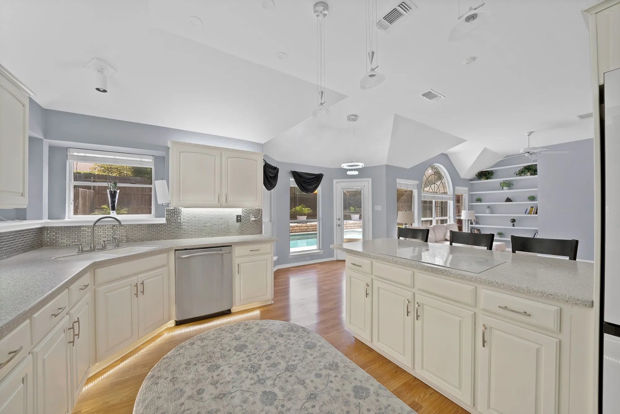Single Family Residence For Rent in Tarrant County , 409 Bryce Lane, Arlington, Texas 76013, 3 Bedroom, 2 Bathroom, 2 Garage spaces, 1,989 Sqft, built in 1993, mls#21374946, Real Estate Agent in Arlington, Homes For Rent in Tarrant county, Homes For Rent in Arlington, Realtor in Arlington Texas, Real Estate Brokerage Independent Realty Texas, Luminita Cordes Realtor