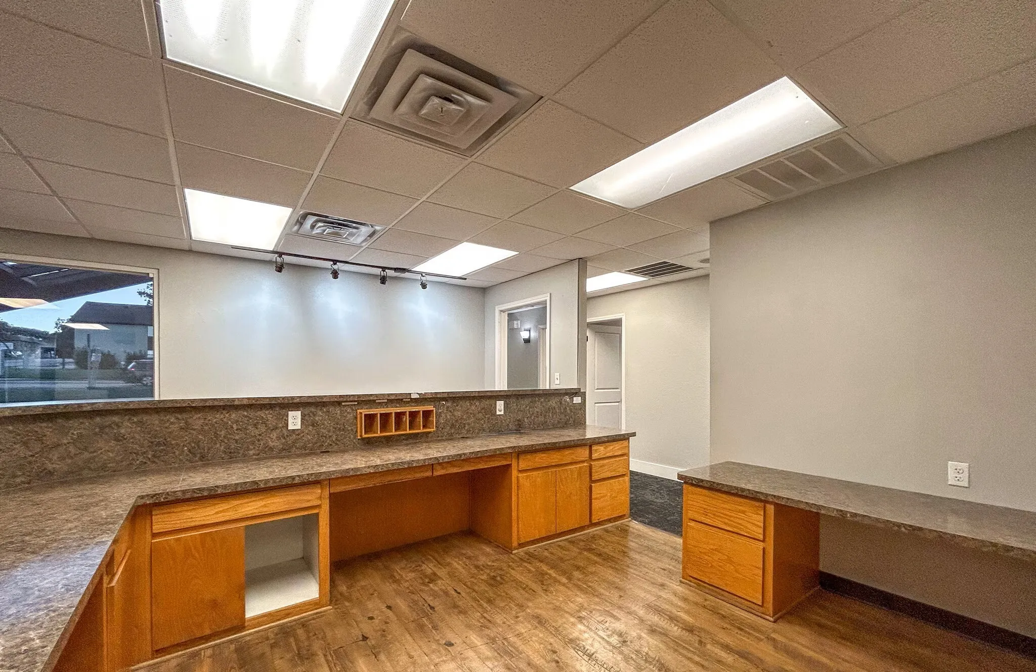 Office For Sale in Denton County , 638 Londonderry Lane, Denton, Texas 76205, 0, 0, Garage spaces, 0 Sqft, built in 1976, mls#21374312, Real Estate Agent in Denton, Homes For Sale in Denton county, Homes For Sale in Denton, Realtor in Denton Texas, Real Estate Brokerage Independent Realty Texas, Luminita Cordes Realtor