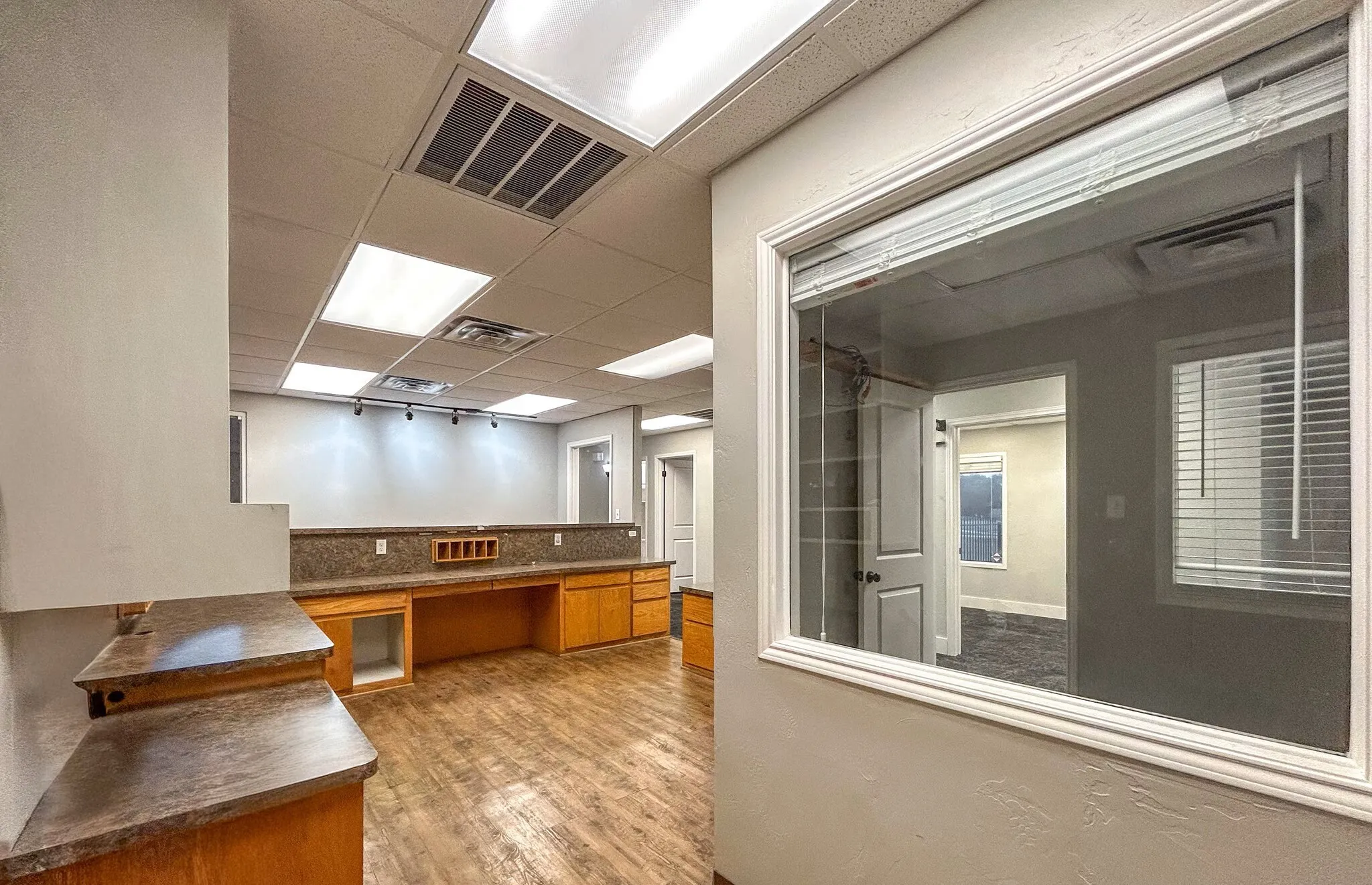 Office For Sale in Denton County , 638 Londonderry Lane, Denton, Texas 76205, 0, 0, Garage spaces, 0 Sqft, built in 1976, mls#21374312, Real Estate Agent in Denton, Homes For Sale in Denton county, Homes For Sale in Denton, Realtor in Denton Texas, Real Estate Brokerage Independent Realty Texas, Luminita Cordes Realtor