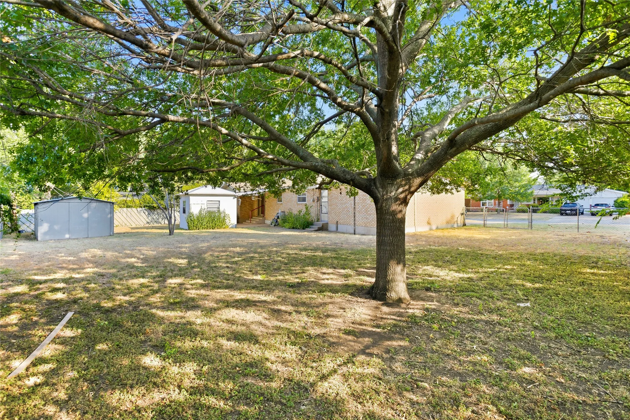 Single Family Residence For Sale in Tarrant County , 6725 Cylinda Sue Circle, North Richland Hills, Texas 76180, 4 Bedroom, 3 Bathroom, Garage spaces, 2,124 Sqft, built in 1958, mls#21374839, Real Estate Agent in North Richland Hills, Homes For Sale in Tarrant county, Homes For Sale in North Richland Hills, Realtor in North Richland Hills Texas, Real Estate Brokerage Independent Realty Texas, Luminita Cordes Realtor