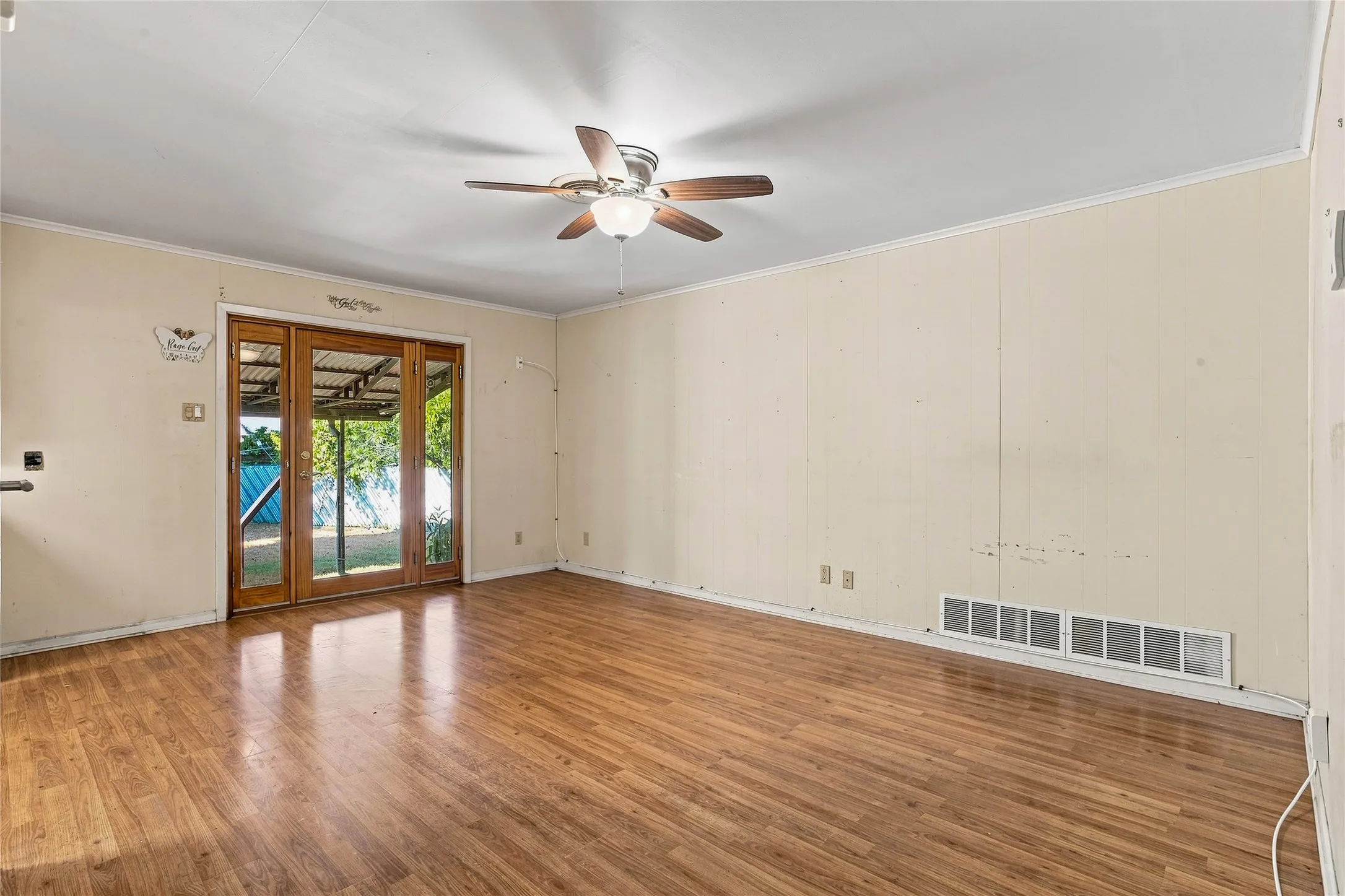 Single Family Residence For Sale in Tarrant County , 6725 Cylinda Sue Circle, North Richland Hills, Texas 76180, 4 Bedroom, 3 Bathroom, Garage spaces, 2,124 Sqft, built in 1958, mls#21374839, Real Estate Agent in North Richland Hills, Homes For Sale in Tarrant county, Homes For Sale in North Richland Hills, Realtor in North Richland Hills Texas, Real Estate Brokerage Independent Realty Texas, Luminita Cordes Realtor