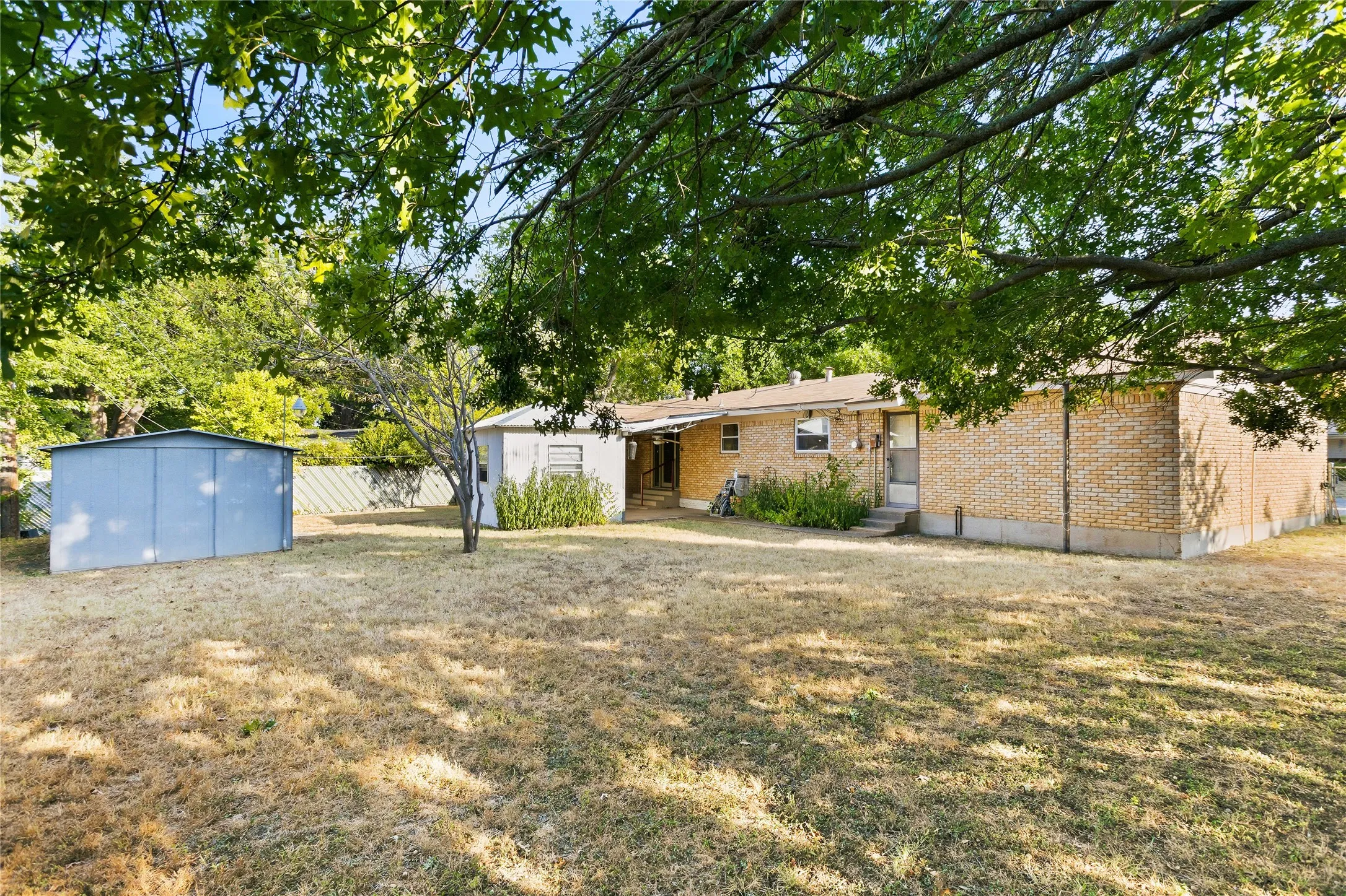 Single Family Residence For Sale in Tarrant County , 6725 Cylinda Sue Circle, North Richland Hills, Texas 76180, 4 Bedroom, 3 Bathroom, Garage spaces, 2,124 Sqft, built in 1958, mls#21374839, Real Estate Agent in North Richland Hills, Homes For Sale in Tarrant county, Homes For Sale in North Richland Hills, Realtor in North Richland Hills Texas, Real Estate Brokerage Independent Realty Texas, Luminita Cordes Realtor