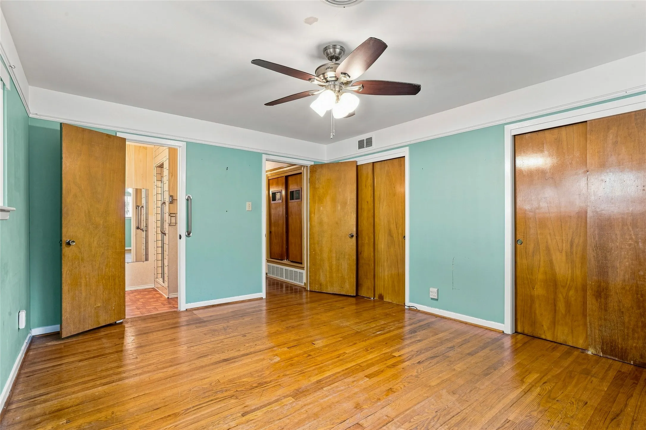Single Family Residence For Sale in Tarrant County , 6725 Cylinda Sue Circle, North Richland Hills, Texas 76180, 4 Bedroom, 3 Bathroom, Garage spaces, 2,124 Sqft, built in 1958, mls#21374839, Real Estate Agent in North Richland Hills, Homes For Sale in Tarrant county, Homes For Sale in North Richland Hills, Realtor in North Richland Hills Texas, Real Estate Brokerage Independent Realty Texas, Luminita Cordes Realtor