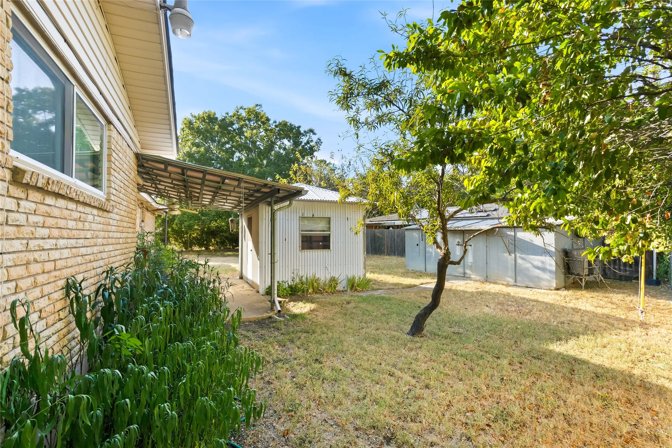 Single Family Residence For Sale in Tarrant County , 6725 Cylinda Sue Circle, North Richland Hills, Texas 76180, 4 Bedroom, 3 Bathroom, Garage spaces, 2,124 Sqft, built in 1958, mls#21374839, Real Estate Agent in North Richland Hills, Homes For Sale in Tarrant county, Homes For Sale in North Richland Hills, Realtor in North Richland Hills Texas, Real Estate Brokerage Independent Realty Texas, Luminita Cordes Realtor