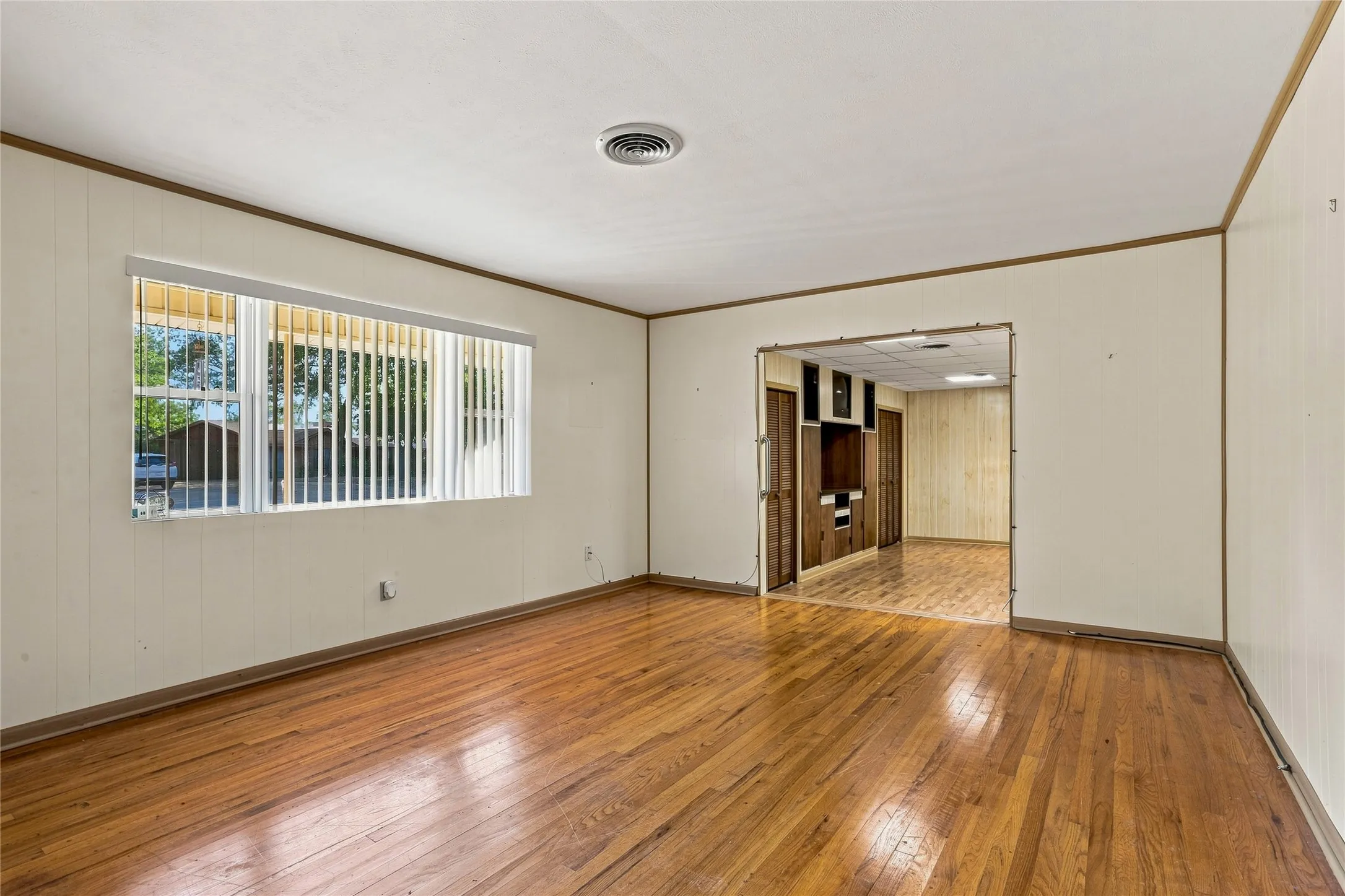 Single Family Residence For Sale in Tarrant County , 6725 Cylinda Sue Circle, North Richland Hills, Texas 76180, 4 Bedroom, 3 Bathroom, Garage spaces, 2,124 Sqft, built in 1958, mls#21374839, Real Estate Agent in North Richland Hills, Homes For Sale in Tarrant county, Homes For Sale in North Richland Hills, Realtor in North Richland Hills Texas, Real Estate Brokerage Independent Realty Texas, Luminita Cordes Realtor