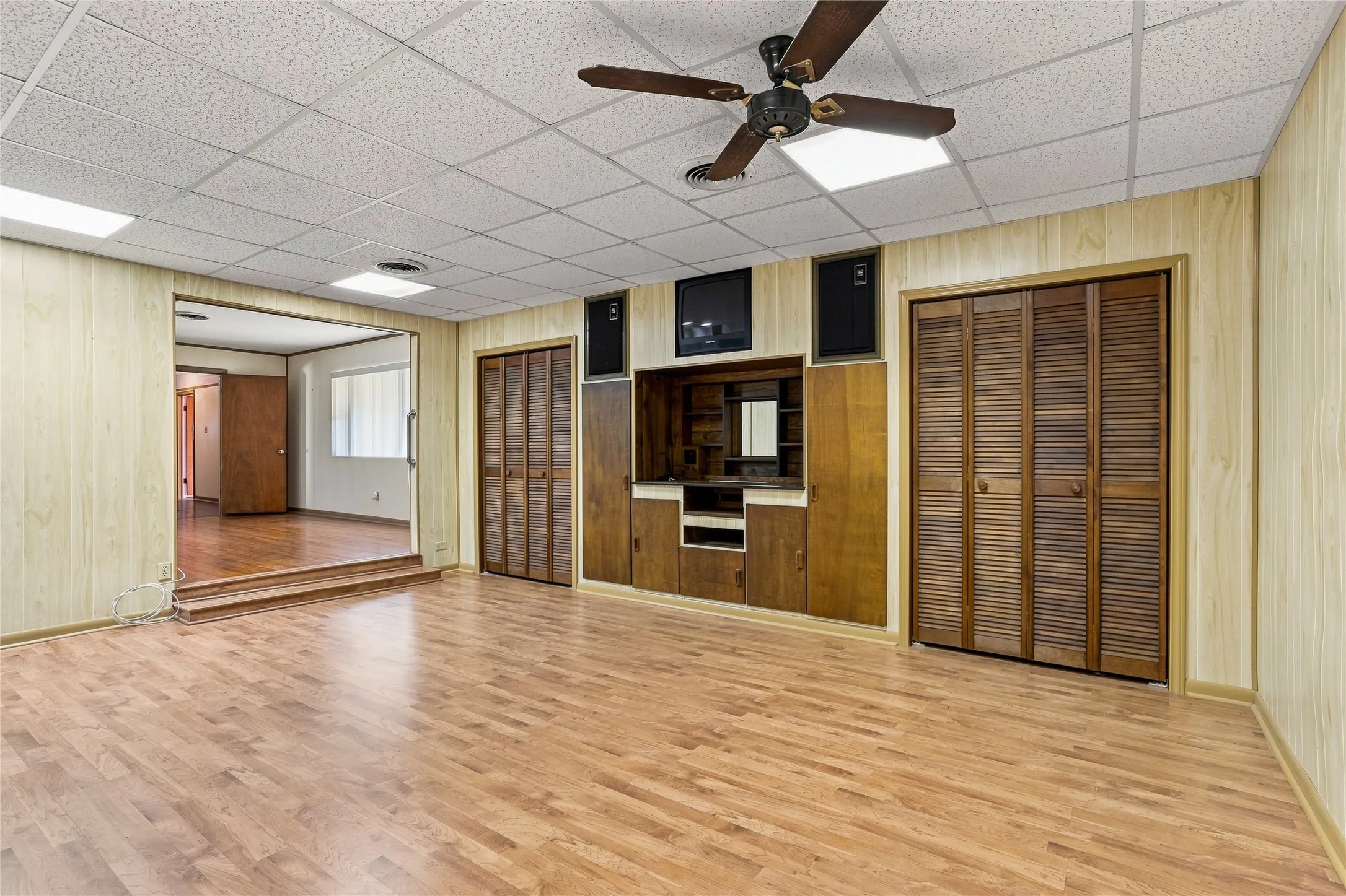 Single Family Residence For Sale in Tarrant County , 6725 Cylinda Sue Circle, North Richland Hills, Texas 76180, 4 Bedroom, 3 Bathroom, Garage spaces, 2,124 Sqft, built in 1958, mls#21374839, Real Estate Agent in North Richland Hills, Homes For Sale in Tarrant county, Homes For Sale in North Richland Hills, Realtor in North Richland Hills Texas, Real Estate Brokerage Independent Realty Texas, Luminita Cordes Realtor