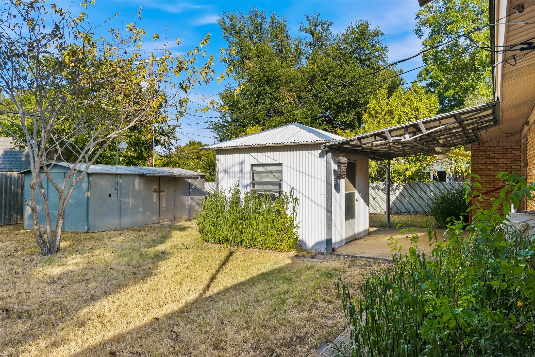 Single Family Residence For Sale in Tarrant County , 6725 Cylinda Sue Circle, North Richland Hills, Texas 76180, 4 Bedroom, 3 Bathroom, Garage spaces, 2,124 Sqft, built in 1958, mls#21374839, Real Estate Agent in North Richland Hills, Homes For Sale in Tarrant county, Homes For Sale in North Richland Hills, Realtor in North Richland Hills Texas, Real Estate Brokerage Independent Realty Texas, Luminita Cordes Realtor