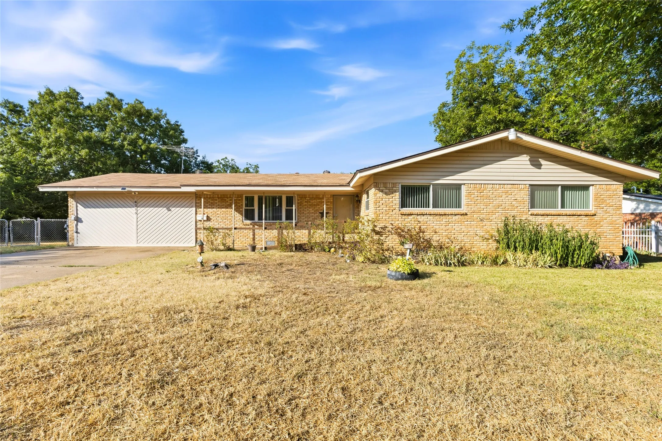Single Family Residence For Sale in Tarrant County , 6725 Cylinda Sue Circle, North Richland Hills, Texas 76180, 4 Bedroom, 3 Bathroom, Garage spaces, 2,124 Sqft, built in 1958, mls#21374839, Real Estate Agent in North Richland Hills, Homes For Sale in Tarrant county, Homes For Sale in North Richland Hills, Realtor in North Richland Hills Texas, Real Estate Brokerage Independent Realty Texas, Luminita Cordes Realtor
