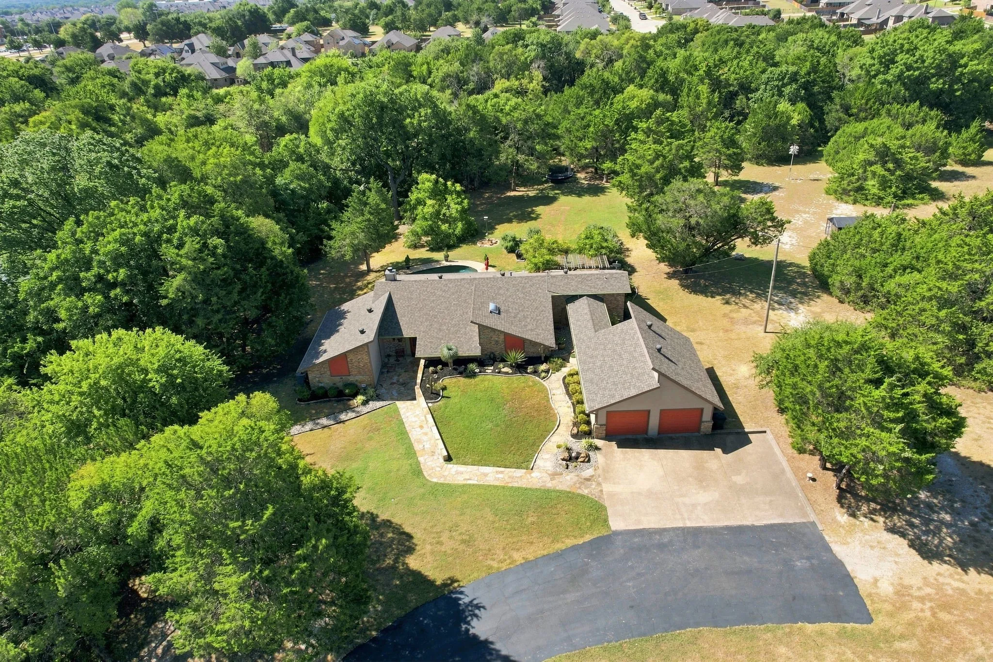Single Family Residence For Sale in Ellis County , 3840 Mockingbird Lane, Midlothian, Texas 76065, 4 Bedroom, 3 Bathroom, 2 Garage spaces, 2,822 Sqft, built in 1982, mls#21349419, Real Estate Agent in Midlothian, Homes For Sale in Ellis county, Homes For Sale in Midlothian, Realtor in Midlothian Texas, Real Estate Brokerage Independent Realty Texas, Luminita Cordes Realtor
