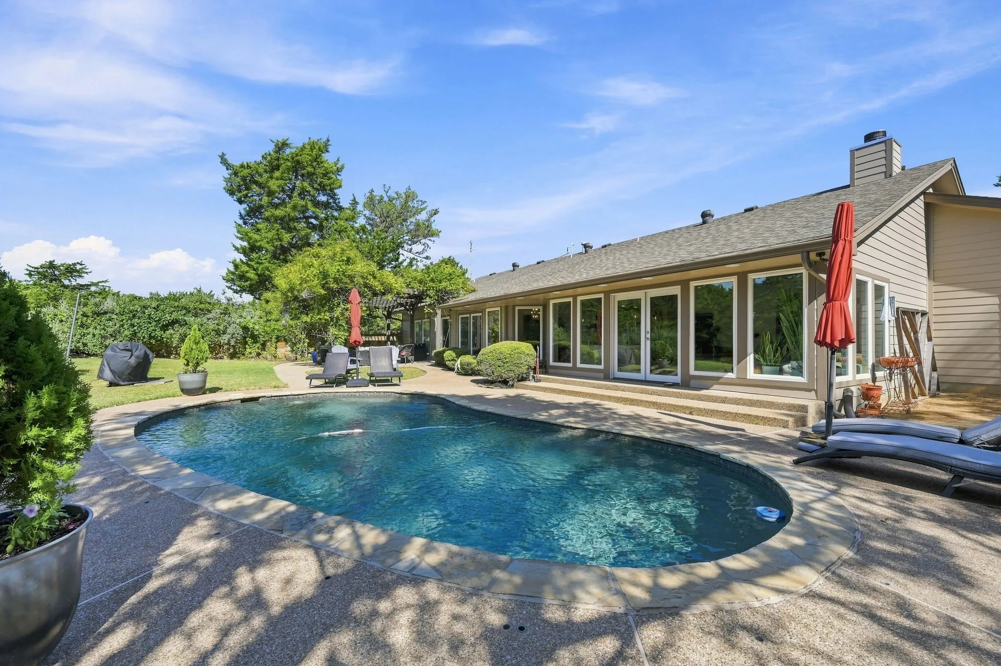 Single Family Residence For Sale in Ellis County , 3840 Mockingbird Lane, Midlothian, Texas 76065, 4 Bedroom, 3 Bathroom, 2 Garage spaces, 2,822 Sqft, built in 1982, mls#21349419, Real Estate Agent in Midlothian, Homes For Sale in Ellis county, Homes For Sale in Midlothian, Realtor in Midlothian Texas, Real Estate Brokerage Independent Realty Texas, Luminita Cordes Realtor