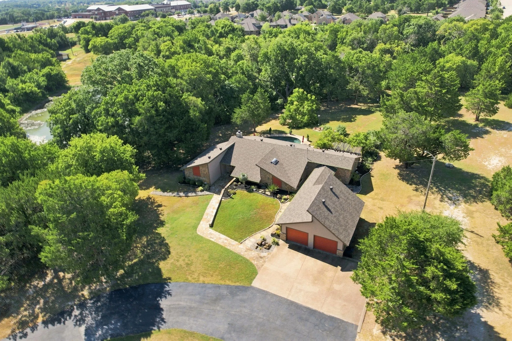 Single Family Residence For Sale in Ellis County , 3840 Mockingbird Lane, Midlothian, Texas 76065, 4 Bedroom, 3 Bathroom, 2 Garage spaces, 2,822 Sqft, built in 1982, mls#21349419, Real Estate Agent in Midlothian, Homes For Sale in Ellis county, Homes For Sale in Midlothian, Realtor in Midlothian Texas, Real Estate Brokerage Independent Realty Texas, Luminita Cordes Realtor