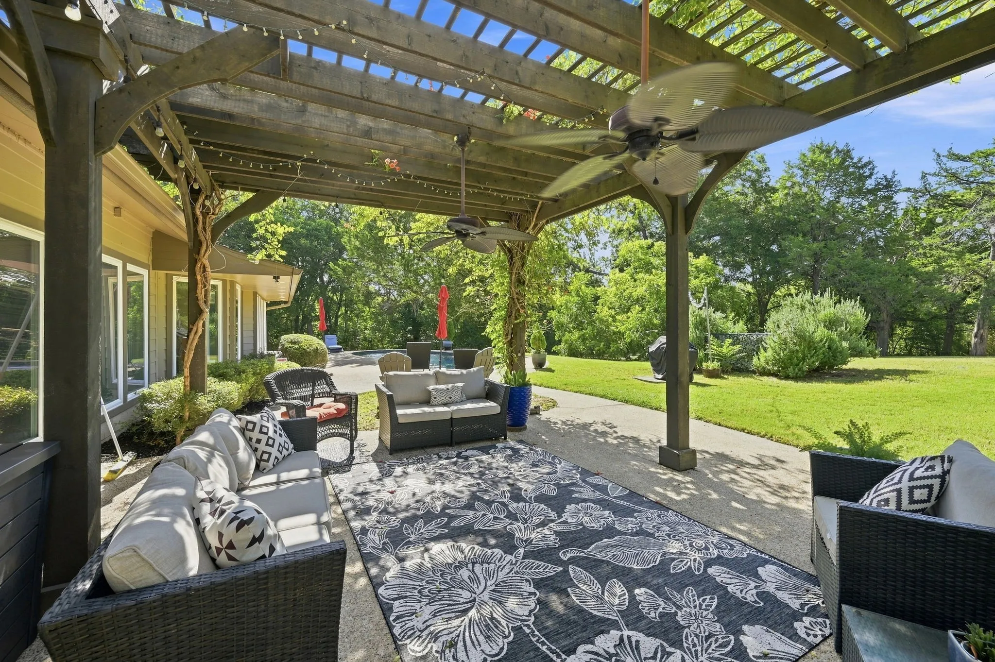 Single Family Residence For Sale in Ellis County , 3840 Mockingbird Lane, Midlothian, Texas 76065, 4 Bedroom, 3 Bathroom, 2 Garage spaces, 2,822 Sqft, built in 1982, mls#21349419, Real Estate Agent in Midlothian, Homes For Sale in Ellis county, Homes For Sale in Midlothian, Realtor in Midlothian Texas, Real Estate Brokerage Independent Realty Texas, Luminita Cordes Realtor