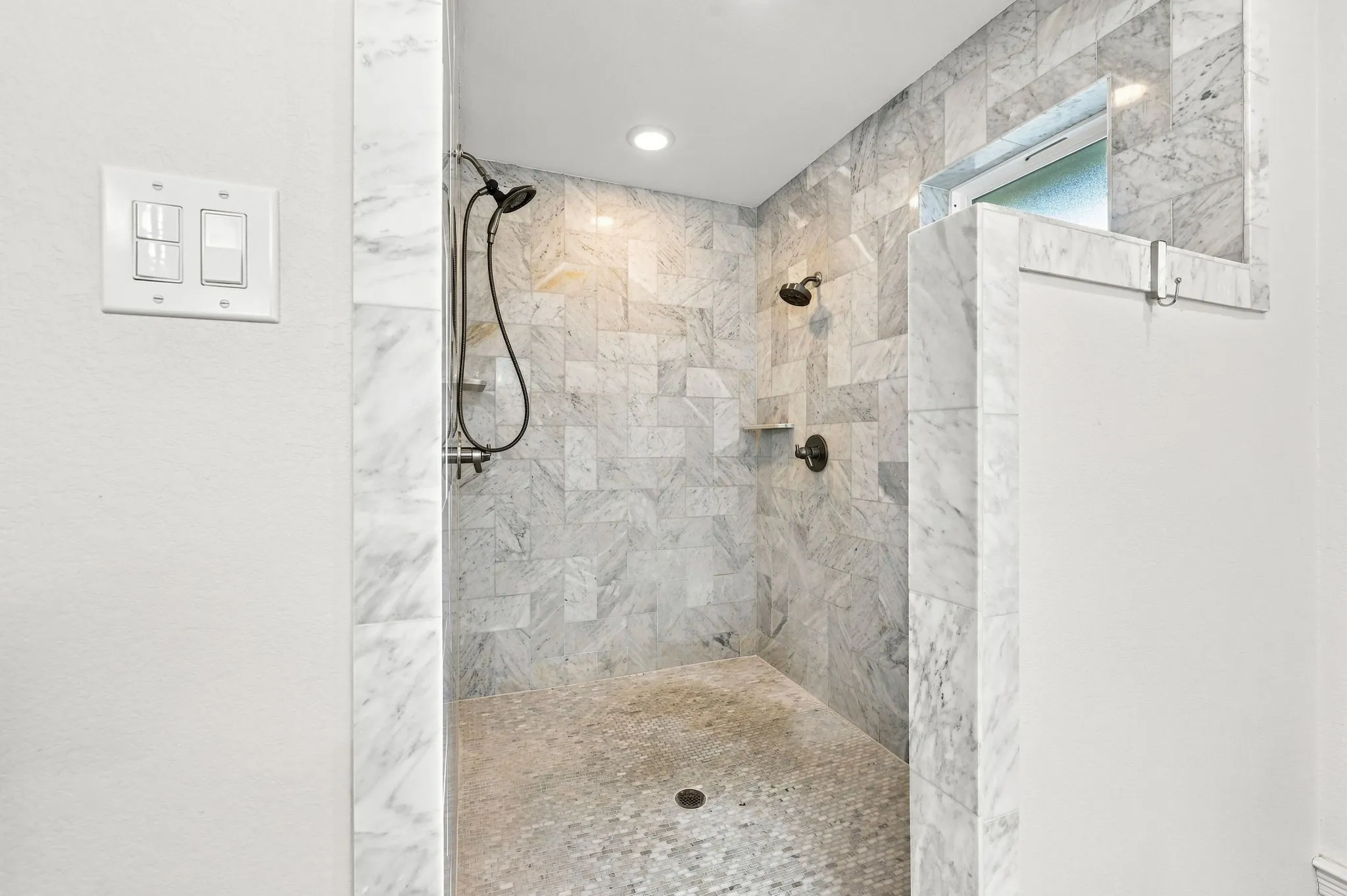 Single Family Residence For Sale in Ellis County , 3840 Mockingbird Lane, Midlothian, Texas 76065, 4 Bedroom, 3 Bathroom, 2 Garage spaces, 2,822 Sqft, built in 1982, mls#21349419, Real Estate Agent in Midlothian, Homes For Sale in Ellis county, Homes For Sale in Midlothian, Realtor in Midlothian Texas, Real Estate Brokerage Independent Realty Texas, Luminita Cordes Realtor