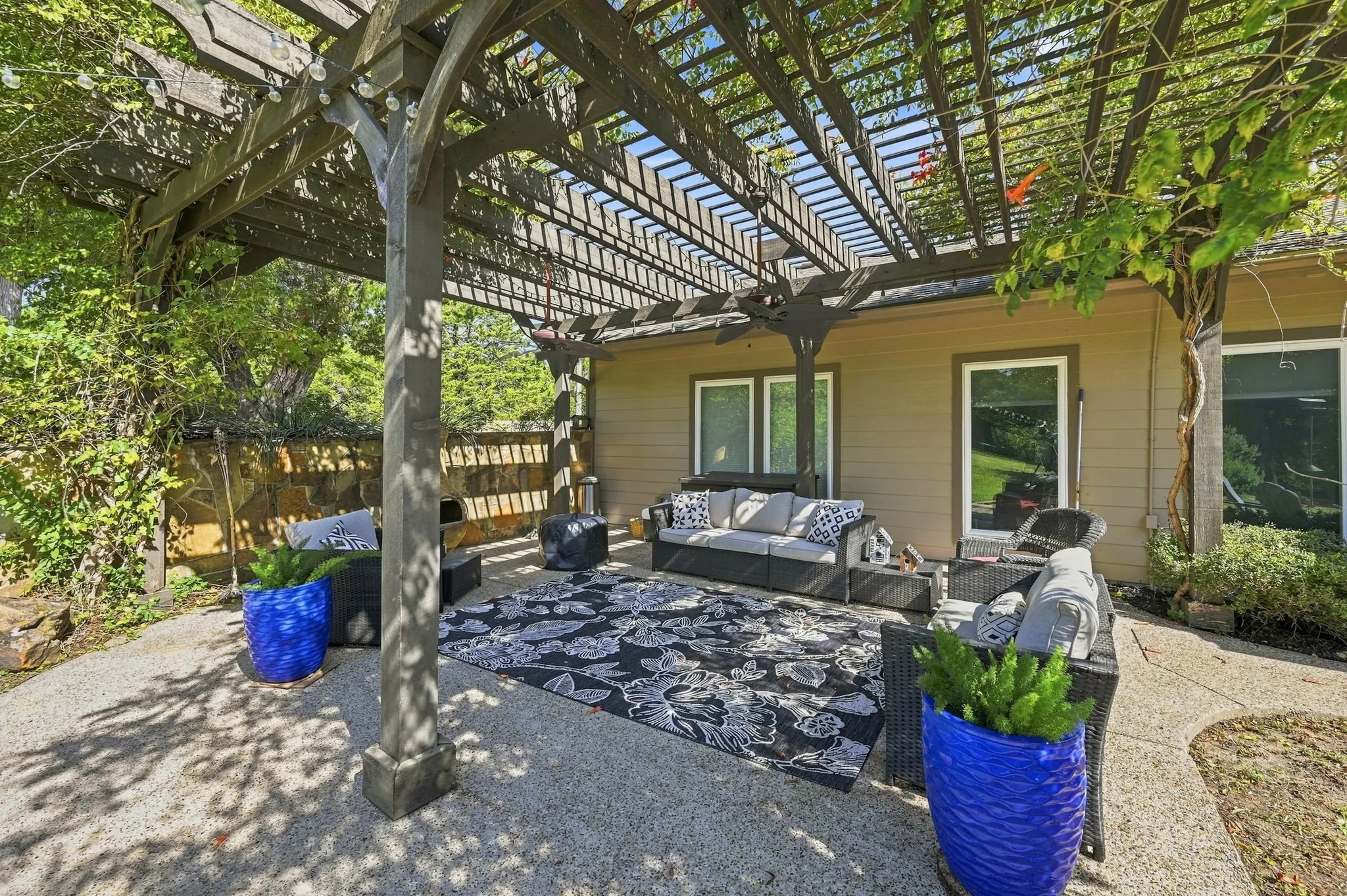 Single Family Residence For Sale in Ellis County , 3840 Mockingbird Lane, Midlothian, Texas 76065, 4 Bedroom, 3 Bathroom, 2 Garage spaces, 2,822 Sqft, built in 1982, mls#21349419, Real Estate Agent in Midlothian, Homes For Sale in Ellis county, Homes For Sale in Midlothian, Realtor in Midlothian Texas, Real Estate Brokerage Independent Realty Texas, Luminita Cordes Realtor