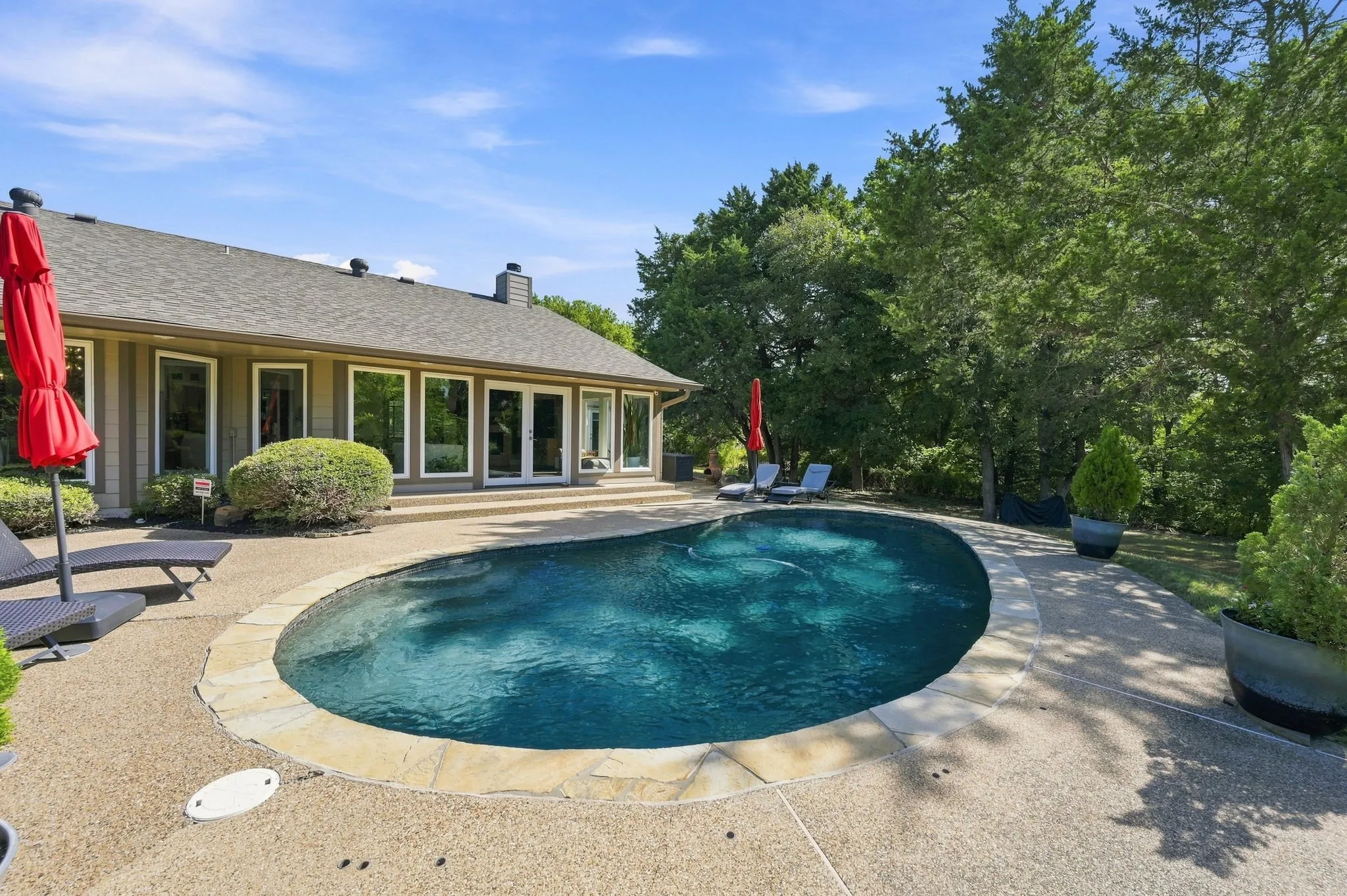 Single Family Residence For Sale in Ellis County , 3840 Mockingbird Lane, Midlothian, Texas 76065, 4 Bedroom, 3 Bathroom, 2 Garage spaces, 2,822 Sqft, built in 1982, mls#21349419, Real Estate Agent in Midlothian, Homes For Sale in Ellis county, Homes For Sale in Midlothian, Realtor in Midlothian Texas, Real Estate Brokerage Independent Realty Texas, Luminita Cordes Realtor