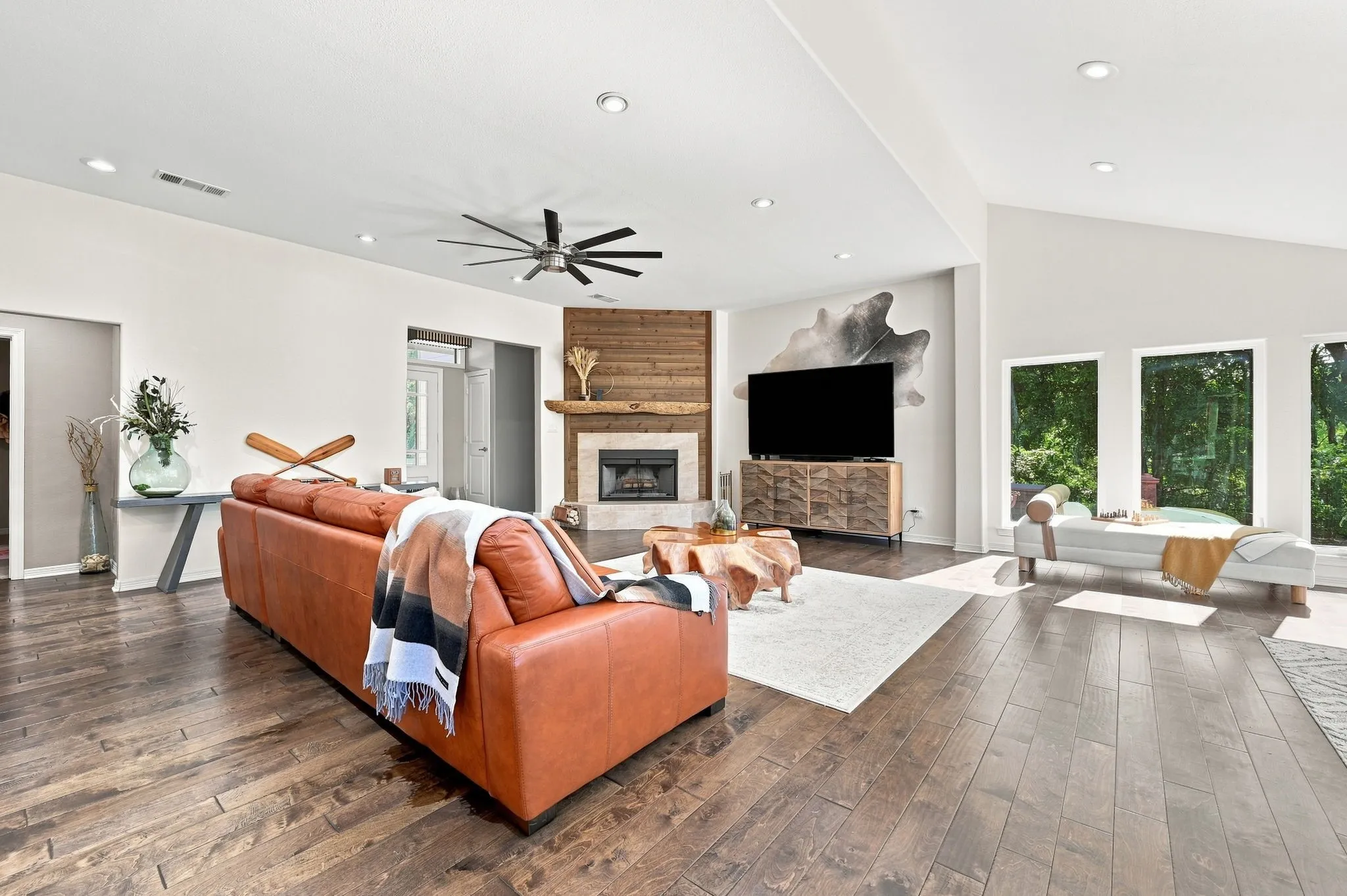 Single Family Residence For Sale in Ellis County , 3840 Mockingbird Lane, Midlothian, Texas 76065, 4 Bedroom, 3 Bathroom, 2 Garage spaces, 2,822 Sqft, built in 1982, mls#21349419, Real Estate Agent in Midlothian, Homes For Sale in Ellis county, Homes For Sale in Midlothian, Realtor in Midlothian Texas, Real Estate Brokerage Independent Realty Texas, Luminita Cordes Realtor