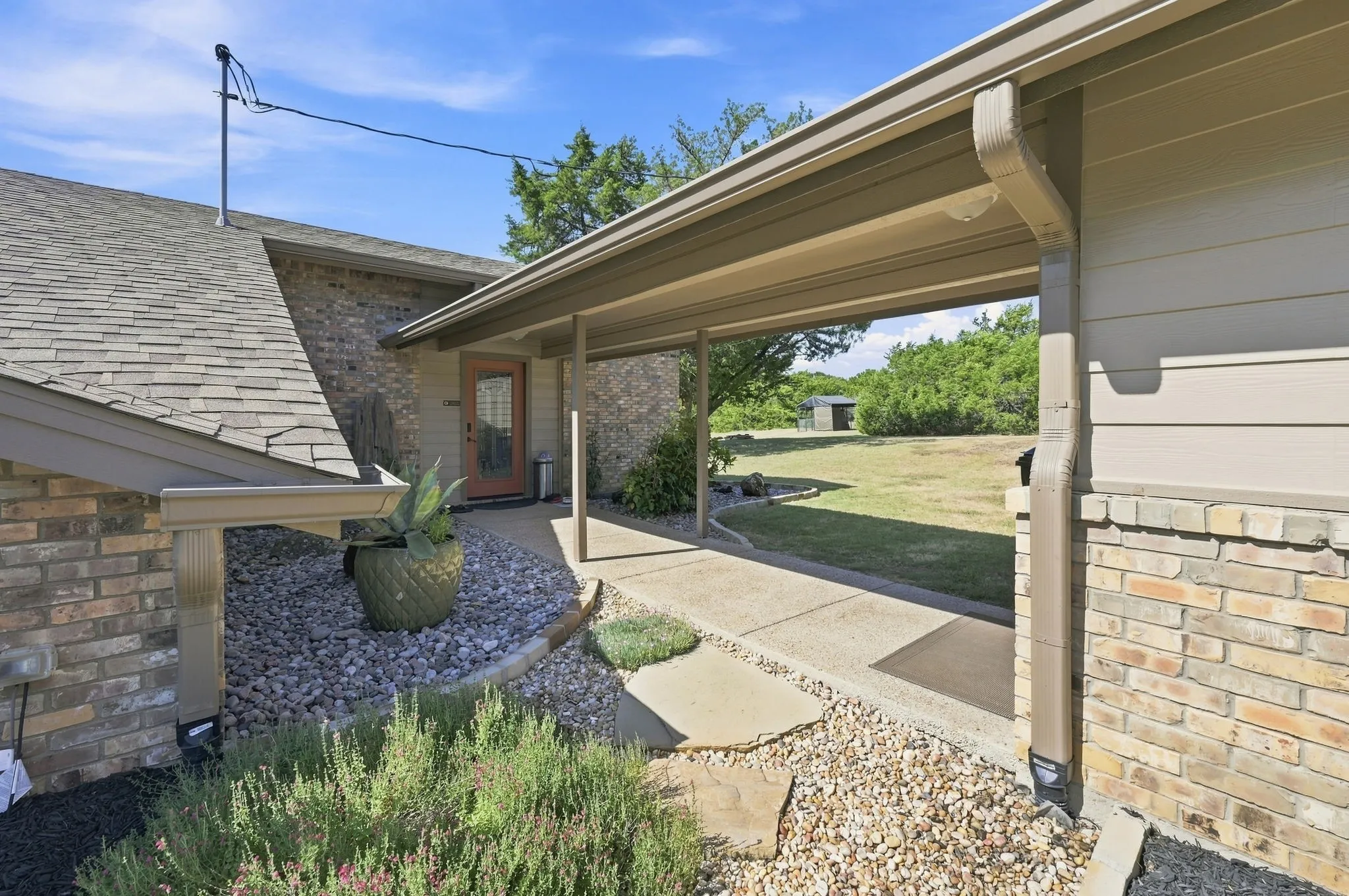Single Family Residence For Sale in Ellis County , 3840 Mockingbird Lane, Midlothian, Texas 76065, 4 Bedroom, 3 Bathroom, 2 Garage spaces, 2,822 Sqft, built in 1982, mls#21349419, Real Estate Agent in Midlothian, Homes For Sale in Ellis county, Homes For Sale in Midlothian, Realtor in Midlothian Texas, Real Estate Brokerage Independent Realty Texas, Luminita Cordes Realtor