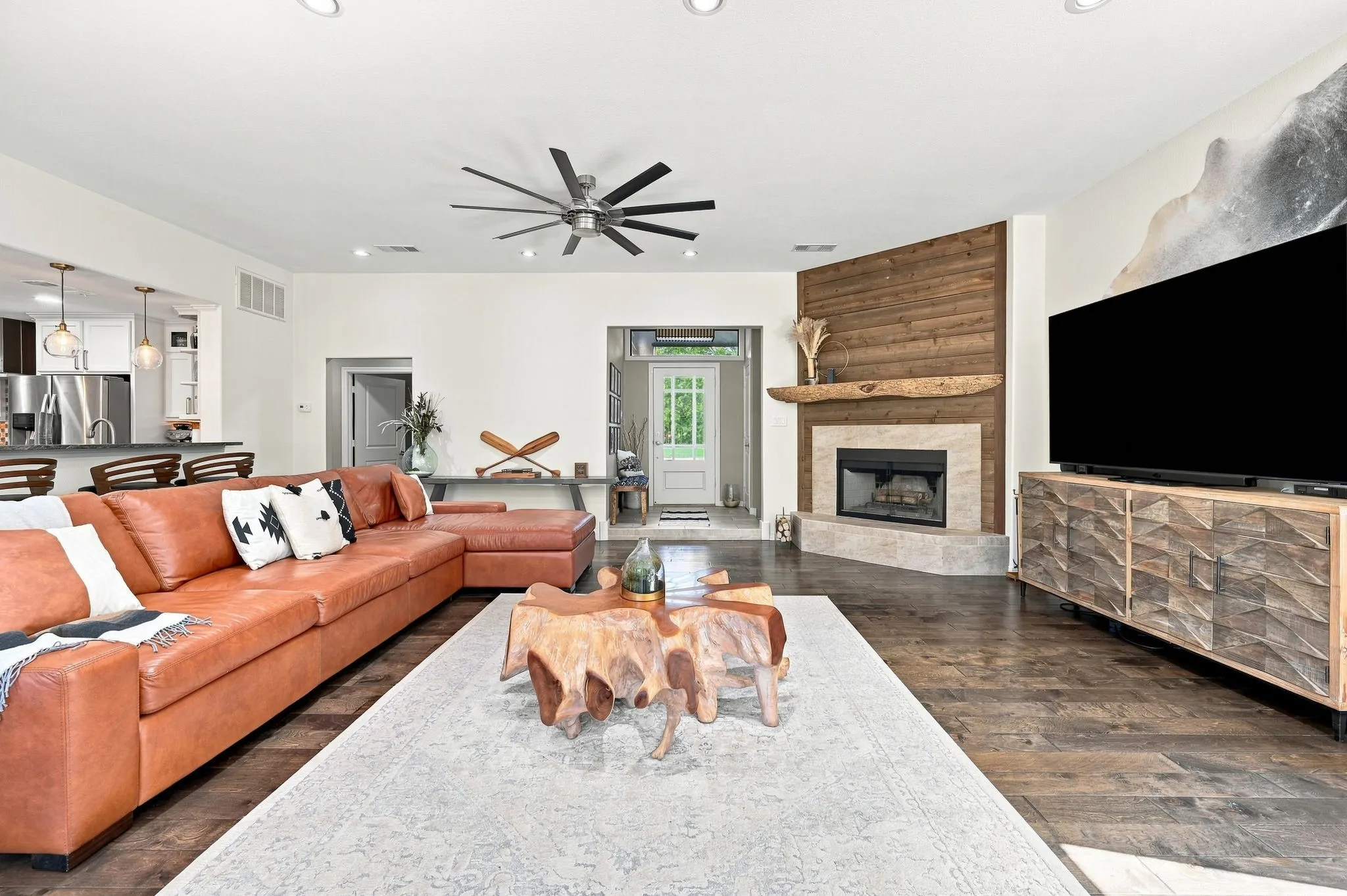 Single Family Residence For Sale in Ellis County , 3840 Mockingbird Lane, Midlothian, Texas 76065, 4 Bedroom, 3 Bathroom, 2 Garage spaces, 2,822 Sqft, built in 1982, mls#21349419, Real Estate Agent in Midlothian, Homes For Sale in Ellis county, Homes For Sale in Midlothian, Realtor in Midlothian Texas, Real Estate Brokerage Independent Realty Texas, Luminita Cordes Realtor
