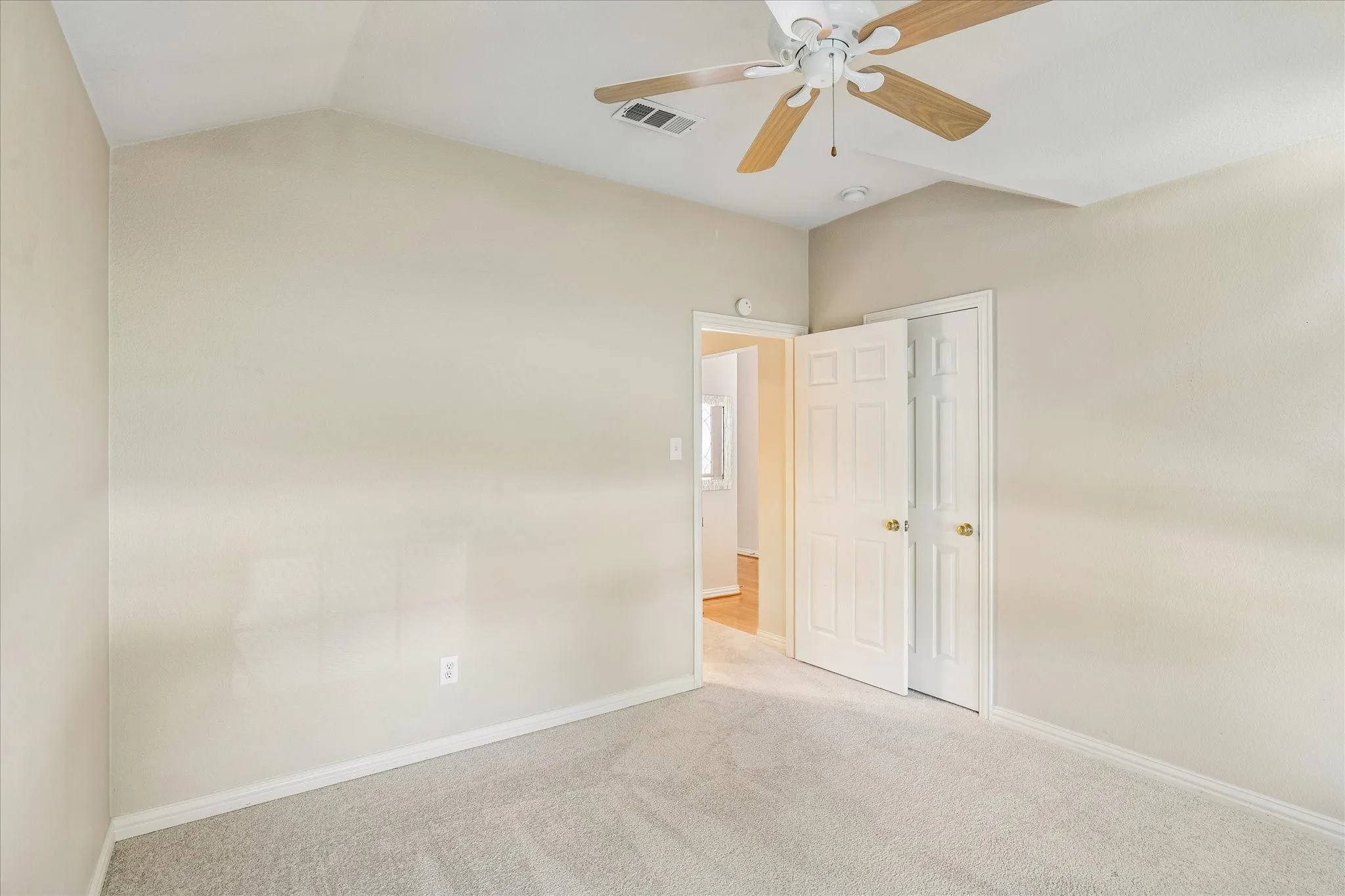 Secondary bedroom