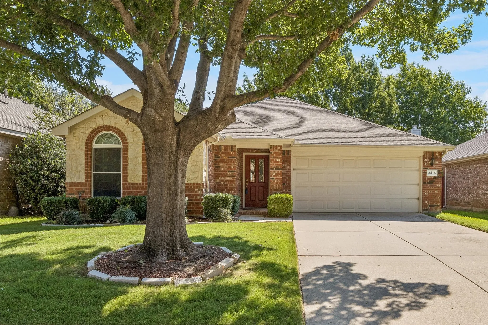 Single Family Residence For Sale in Denton County , 5316 Shepherd Place, Flower Mound, Texas 75028, 3 Bedroom, 2 Bathroom, 2 Garage spaces, 1,518 Sqft, built in 2004, mls#21373312, Real Estate Agent in Flower Mound, Homes For Sale in Denton county, Homes For Sale in Flower Mound, Realtor in Flower Mound Texas, Real Estate Brokerage Independent Realty Texas, Luminita Cordes Realtor