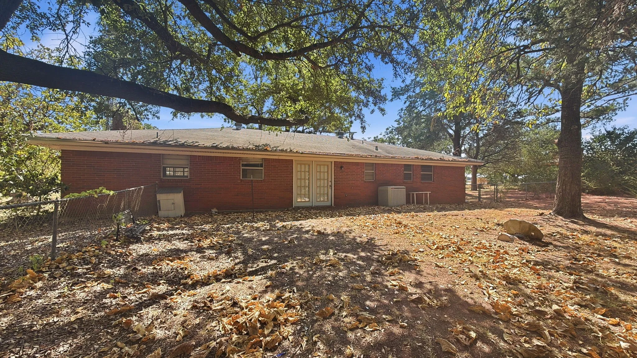 Single Family Residence For Sale in Grayson County , 1027 Highway 377 N, Whitesboro, Texas 76273, 3 Bedroom, 2 Bathroom, Garage spaces, 1,860 Sqft, built in 1965, mls#21374435, Real Estate Agent in Whitesboro, Homes For Sale in Grayson county, Homes For Sale in Whitesboro, Realtor in Whitesboro Texas, Real Estate Brokerage Independent Realty Texas, Luminita Cordes Realtor