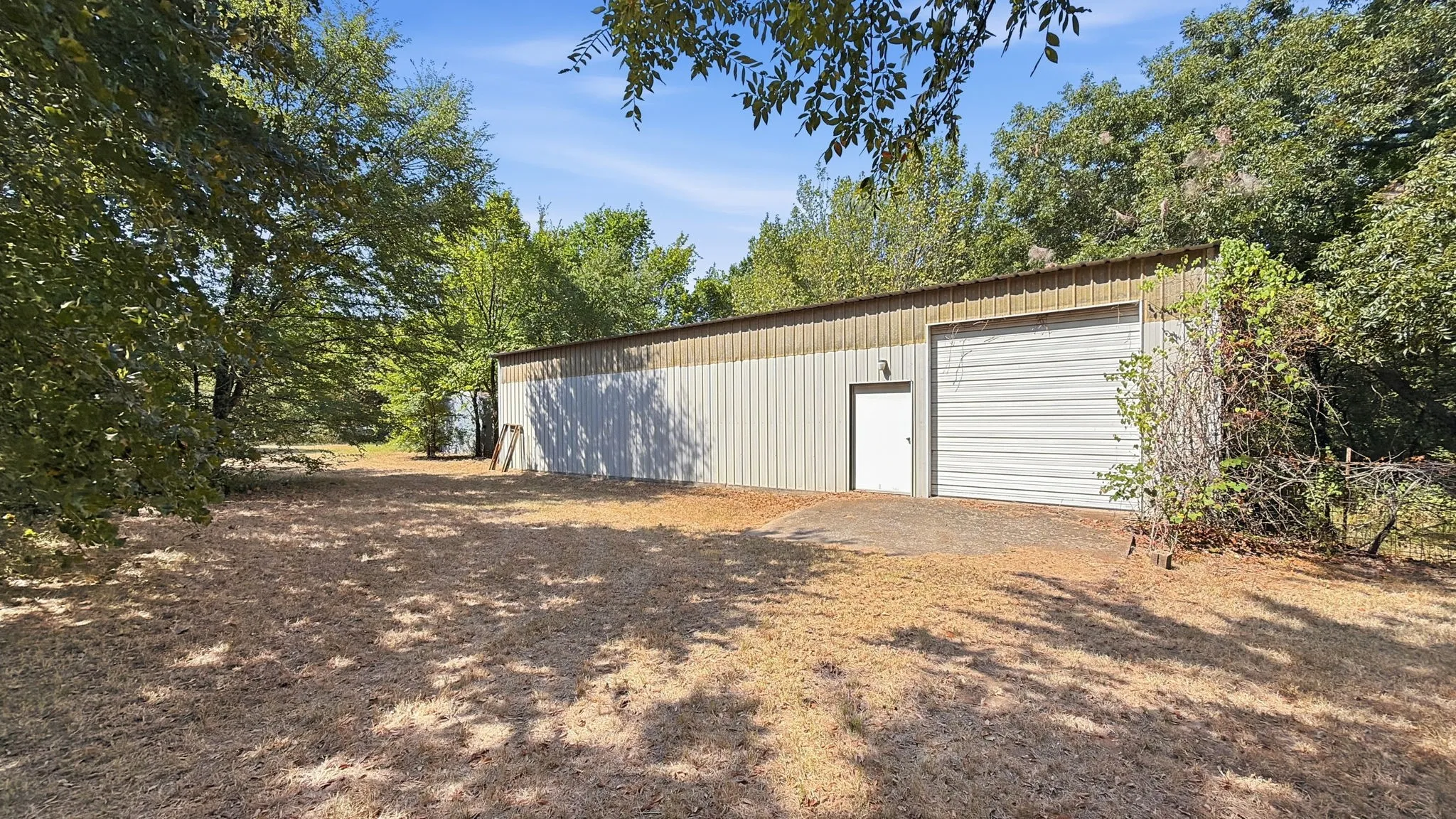 Single Family Residence For Sale in Grayson County , 1027 Highway 377 N, Whitesboro, Texas 76273, 3 Bedroom, 2 Bathroom, Garage spaces, 1,860 Sqft, built in 1965, mls#21374435, Real Estate Agent in Whitesboro, Homes For Sale in Grayson county, Homes For Sale in Whitesboro, Realtor in Whitesboro Texas, Real Estate Brokerage Independent Realty Texas, Luminita Cordes Realtor