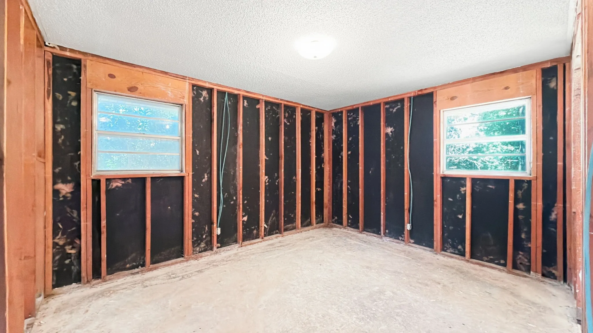 Single Family Residence For Sale in Grayson County , 1027 Highway 377 N, Whitesboro, Texas 76273, 3 Bedroom, 2 Bathroom, Garage spaces, 1,860 Sqft, built in 1965, mls#21374435, Real Estate Agent in Whitesboro, Homes For Sale in Grayson county, Homes For Sale in Whitesboro, Realtor in Whitesboro Texas, Real Estate Brokerage Independent Realty Texas, Luminita Cordes Realtor