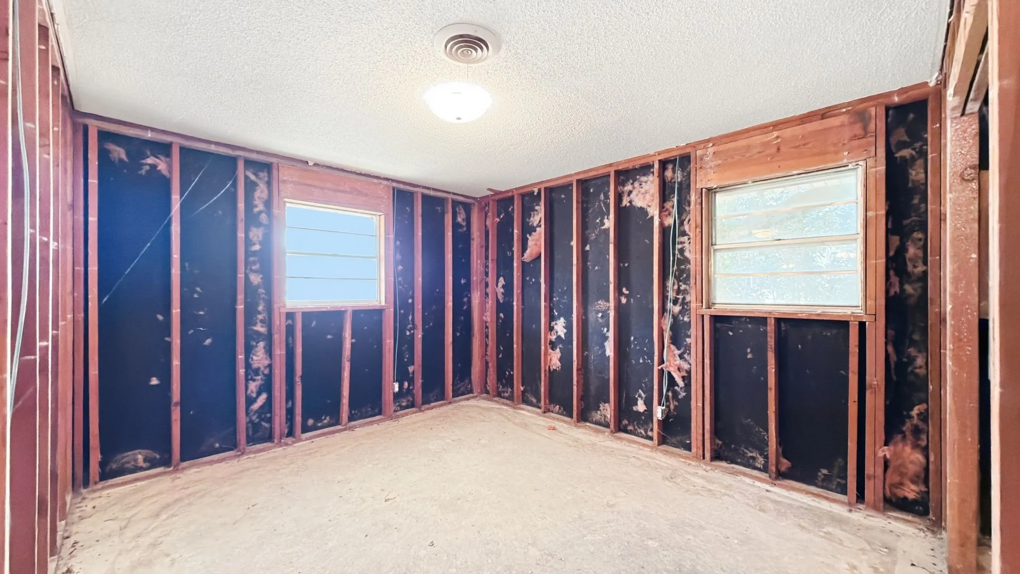 Single Family Residence For Sale in Grayson County , 1027 Highway 377 N, Whitesboro, Texas 76273, 3 Bedroom, 2 Bathroom, Garage spaces, 1,860 Sqft, built in 1965, mls#21374435, Real Estate Agent in Whitesboro, Homes For Sale in Grayson county, Homes For Sale in Whitesboro, Realtor in Whitesboro Texas, Real Estate Brokerage Independent Realty Texas, Luminita Cordes Realtor