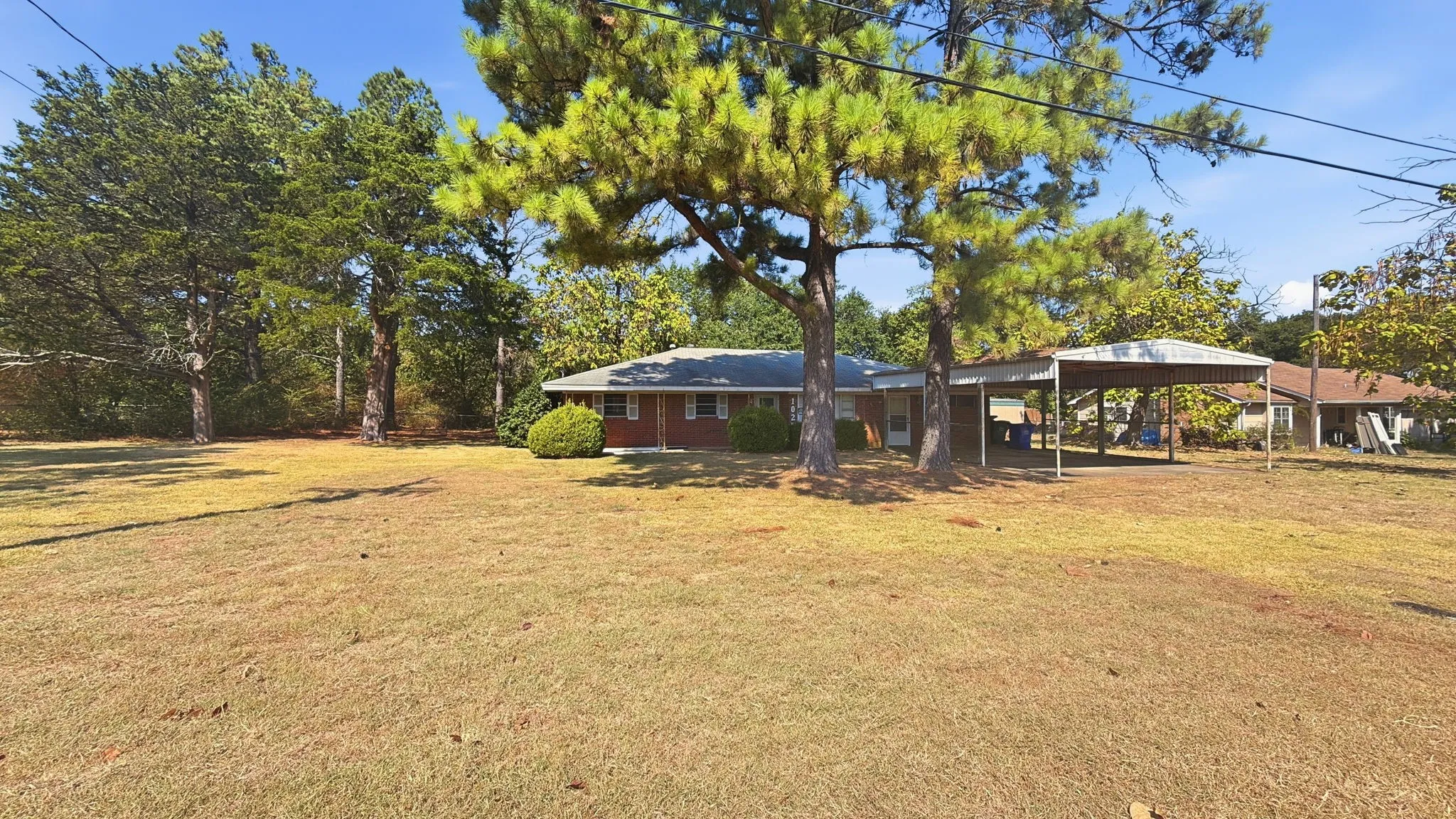 Single Family Residence For Sale in Grayson County , 1027 Highway 377 N, Whitesboro, Texas 76273, 3 Bedroom, 2 Bathroom, Garage spaces, 1,860 Sqft, built in 1965, mls#21374435, Real Estate Agent in Whitesboro, Homes For Sale in Grayson county, Homes For Sale in Whitesboro, Realtor in Whitesboro Texas, Real Estate Brokerage Independent Realty Texas, Luminita Cordes Realtor
