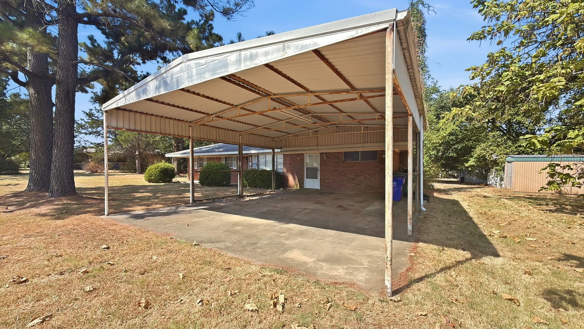 Single Family Residence For Sale in Grayson County , 1027 Highway 377 N, Whitesboro, Texas 76273, 3 Bedroom, 2 Bathroom, Garage spaces, 1,860 Sqft, built in 1965, mls#21374435, Real Estate Agent in Whitesboro, Homes For Sale in Grayson county, Homes For Sale in Whitesboro, Realtor in Whitesboro Texas, Real Estate Brokerage Independent Realty Texas, Luminita Cordes Realtor