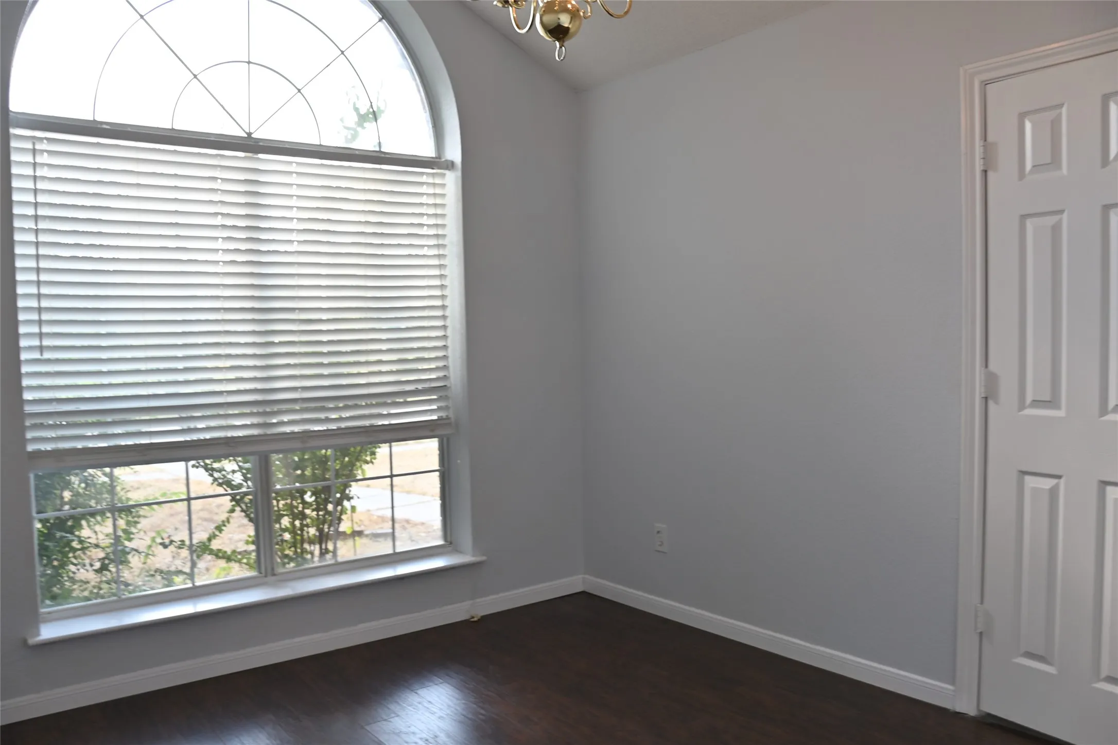 Single Family Residence For Rent in Collin County , 8104 Bells Street, Frisco, Texas 75035, 3 Bedroom, 2 Bathroom, 2 Garage spaces, 1,772 Sqft, built in 1994, mls#21374956, Real Estate Agent in Frisco, Homes For Rent in Collin county, Homes For Rent in Frisco, Realtor in Frisco Texas, Real Estate Brokerage Independent Realty Texas, Luminita Cordes Realtor